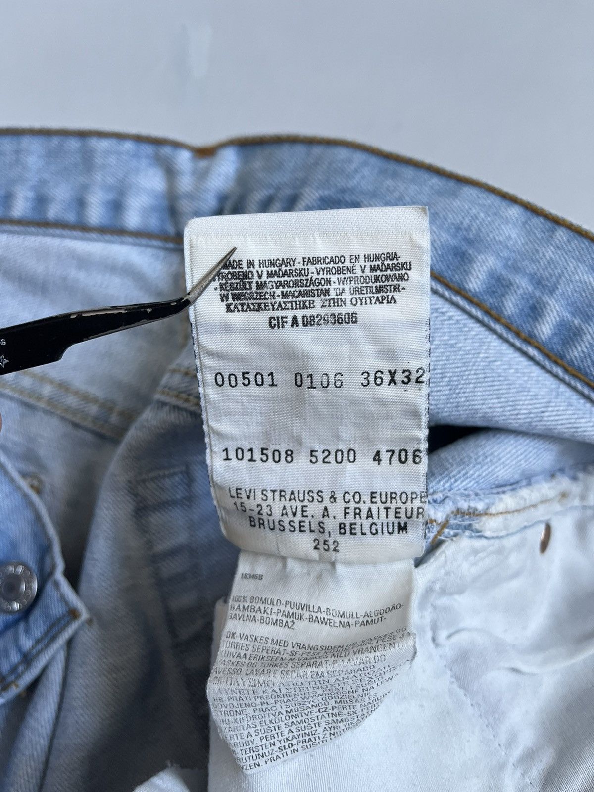 Levi's Vintage Levi’s 501 Blue Stonewashed Regular Fit Button Jeans Size US 36 / EU 52 - 15 Thumbnail