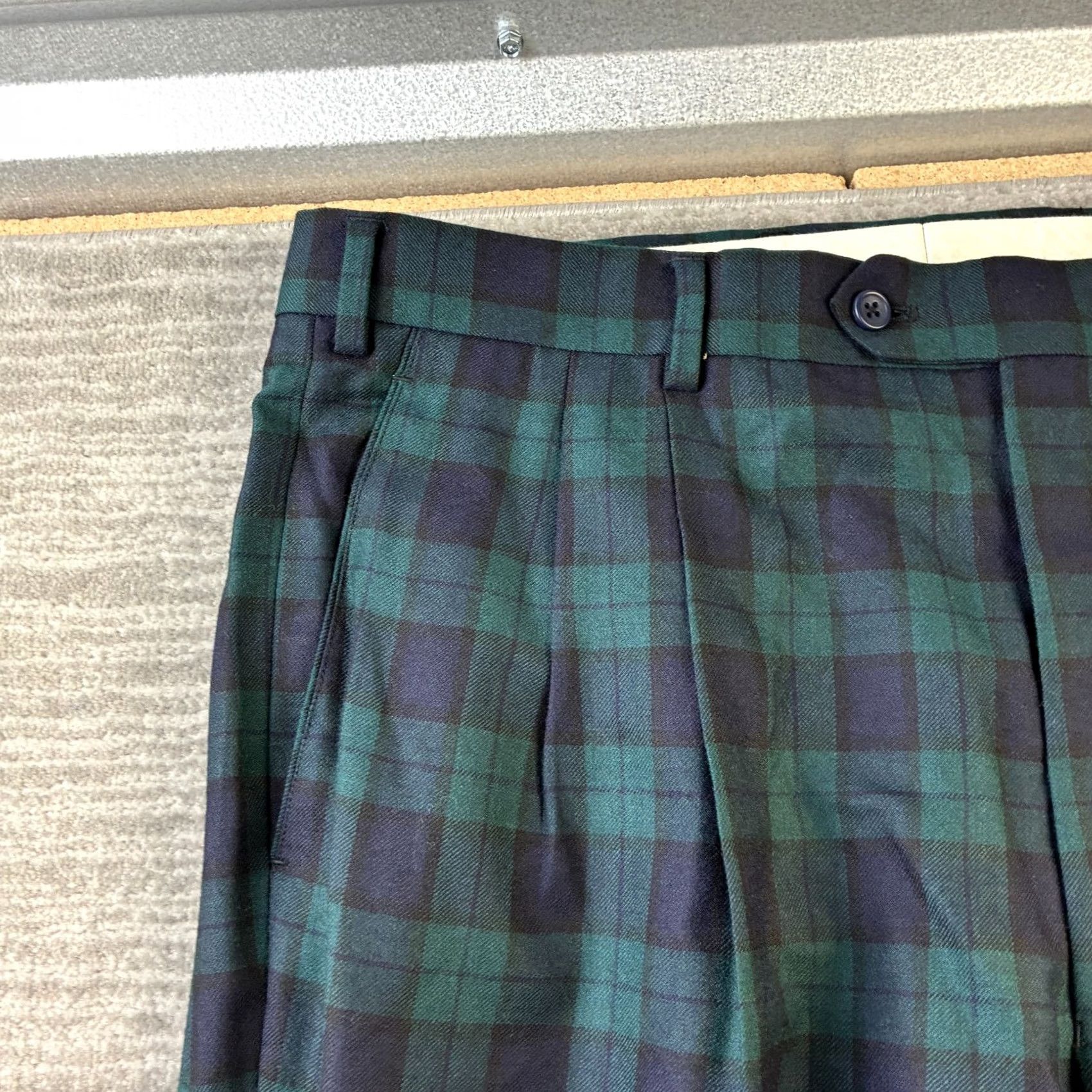 Vintage Paul Fredrick Pants Mens 39 Green Blue Tartan Plaid Pleated Wool Chino Straight Classic Casual Formal Dressy 5-Pocket Zipper Button Inseam 30in Size US 39 - 4 Thumbnail