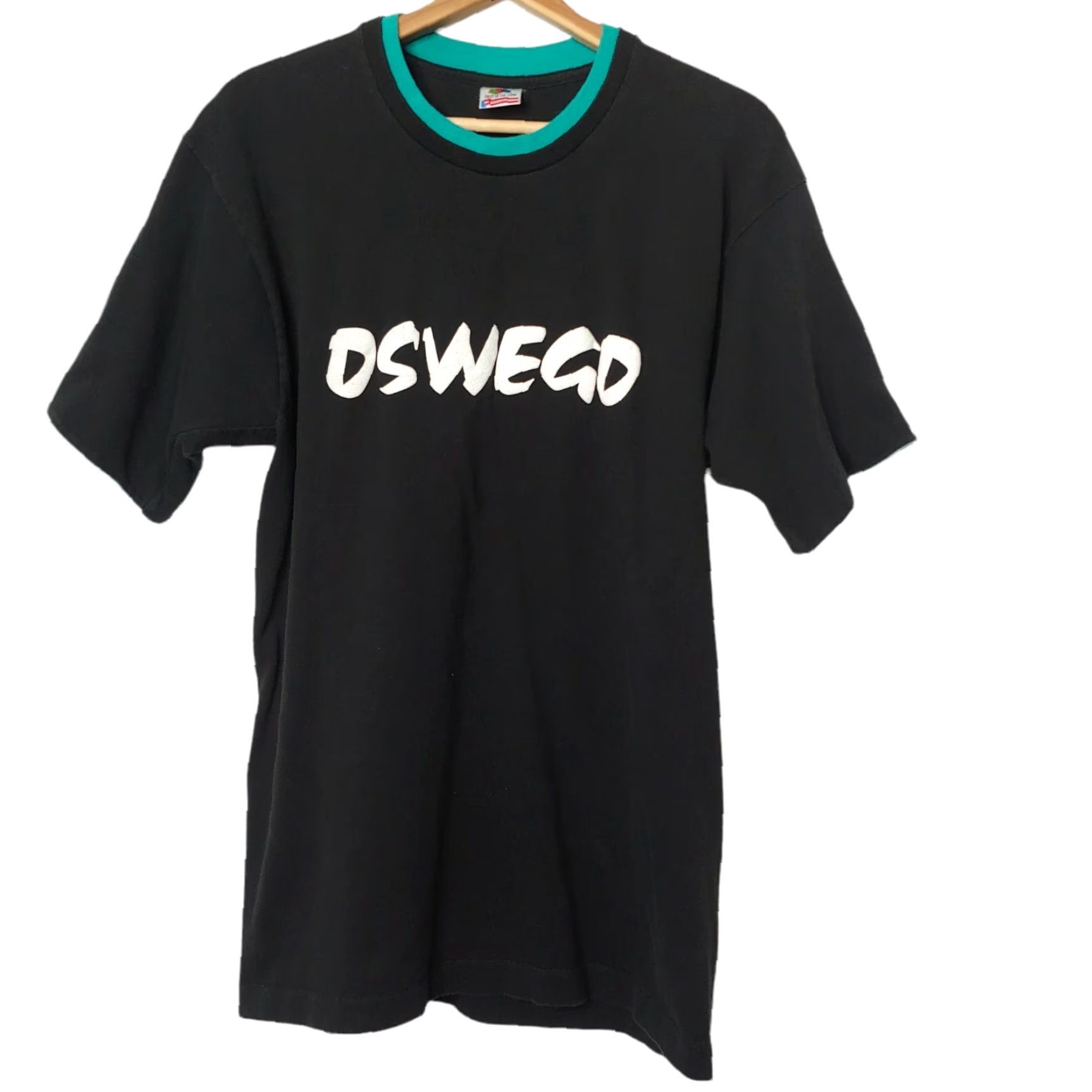 Fruit Of The Loom VINTAGE Fruit of the Loom Oswego New York Shirt L Mens Black Teal Cuffs Single Stitch Retro USA Shirt (T-Shirt) Size US L / EU 52-54 / 3 - 4 Thumbnail