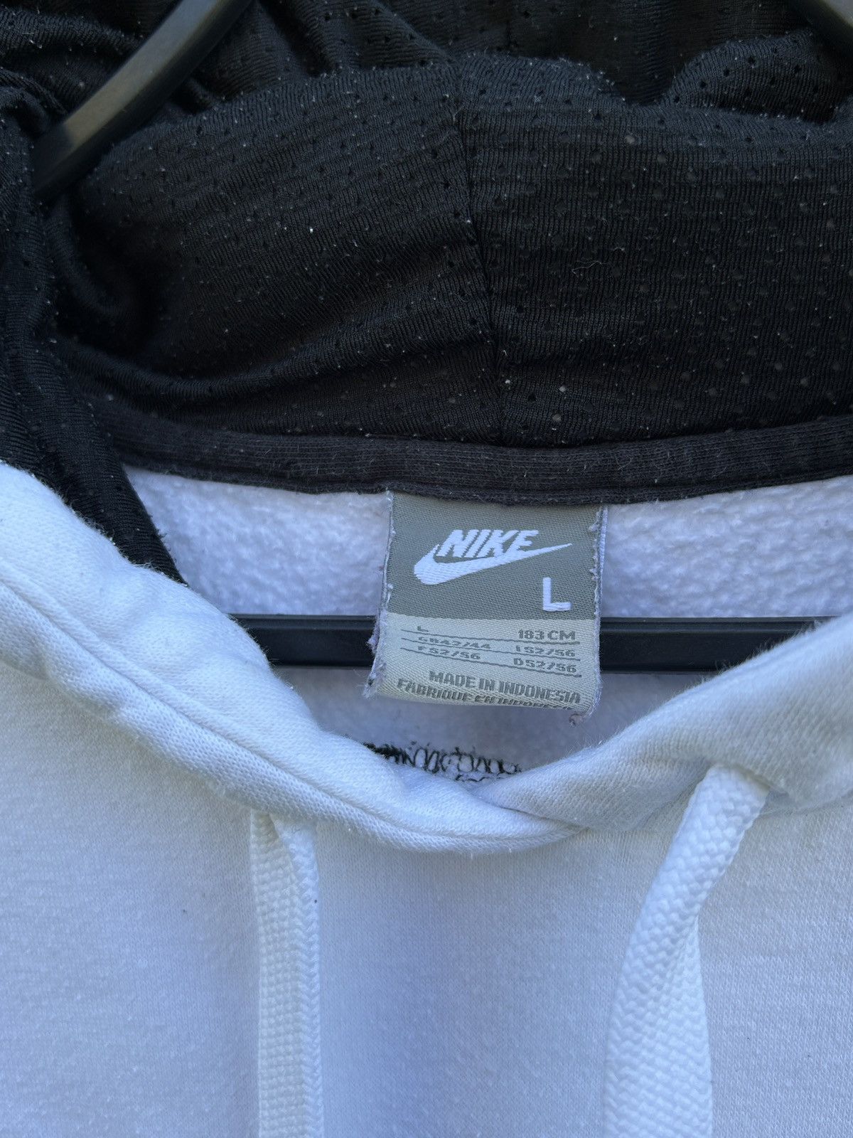 Nike 00s Vintage Nike Embroidered Center Logo Hoodie In White Size US L / EU 52-54 / 3 - 7 Thumbnail