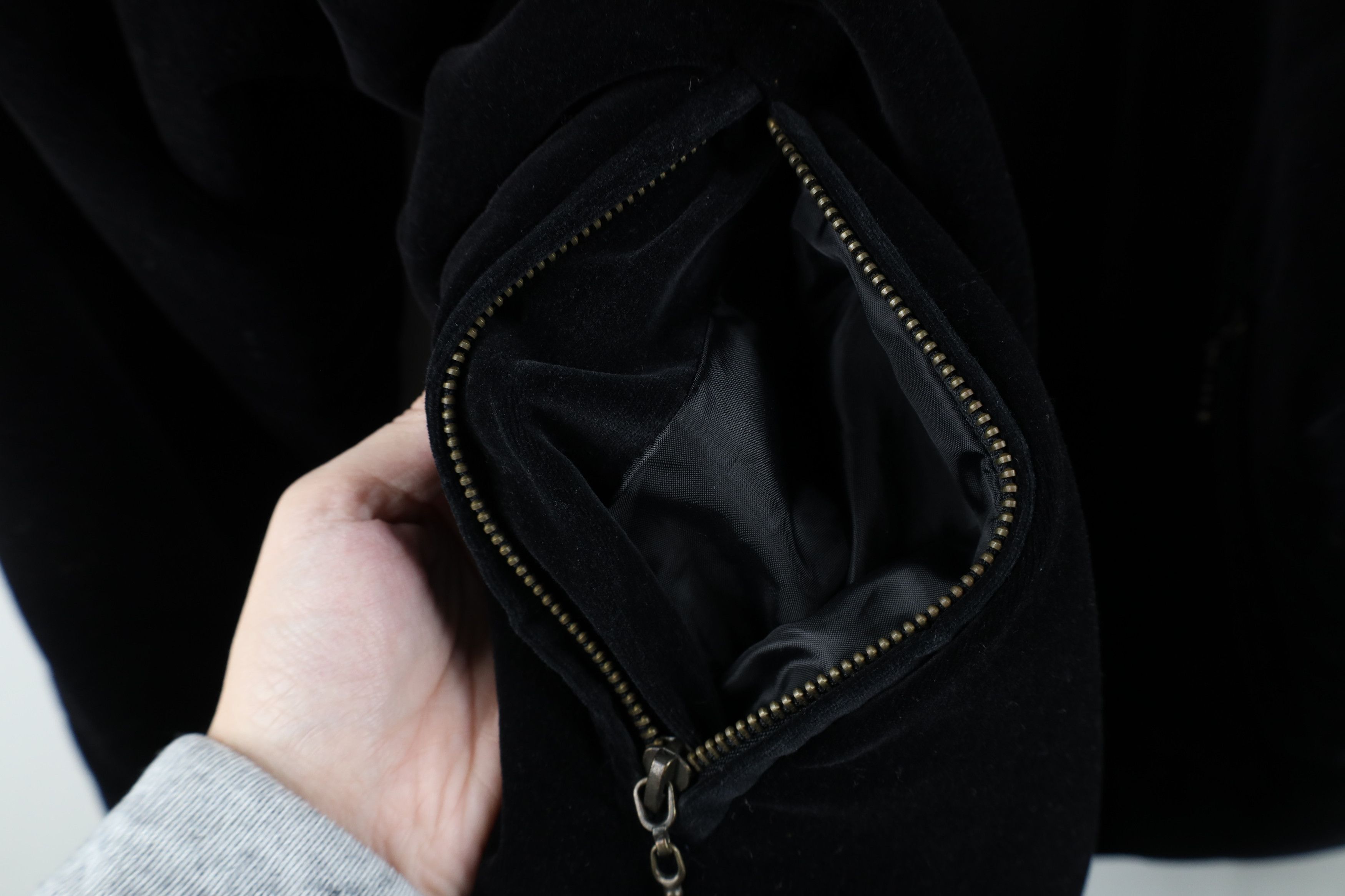 Vintage Vintage 90s Streetwear Velour Full Zip Puffer Jacket Black Size L / US 10 / IT 46 - 5 Thumbnail
