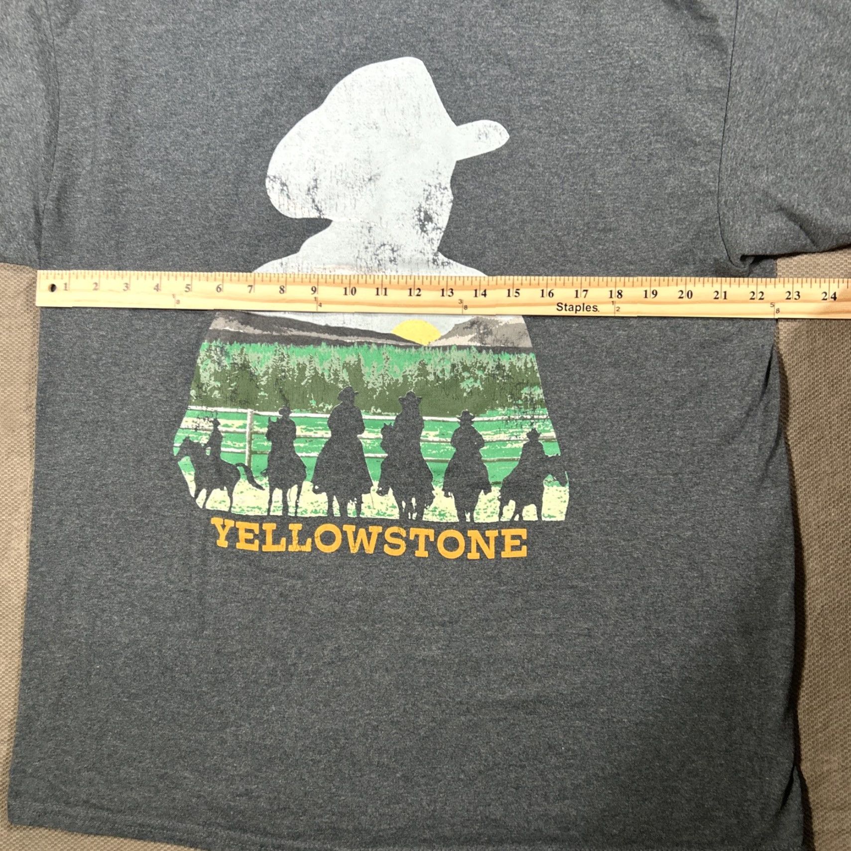 Silhouette Yellowstone T-Shirt Gray XL Men Cowboy Western Short Sleeve Crew Neck Graphic Print Cotton Size US XL / EU 56 / 4 - 5 Thumbnail