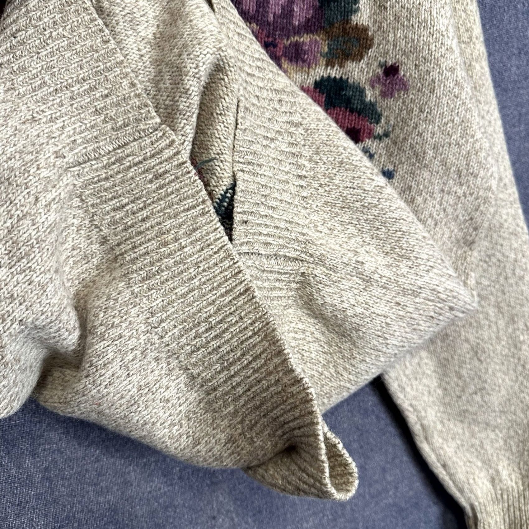 Eddie Bauer VINTAGE Eddie Bauer Women's Sweater Knit Floral Wool Blend Green 1990s 90s Pullover Regular M Green Womens Medium Size M / US 6-8 / IT 42-44 - 4 Thumbnail