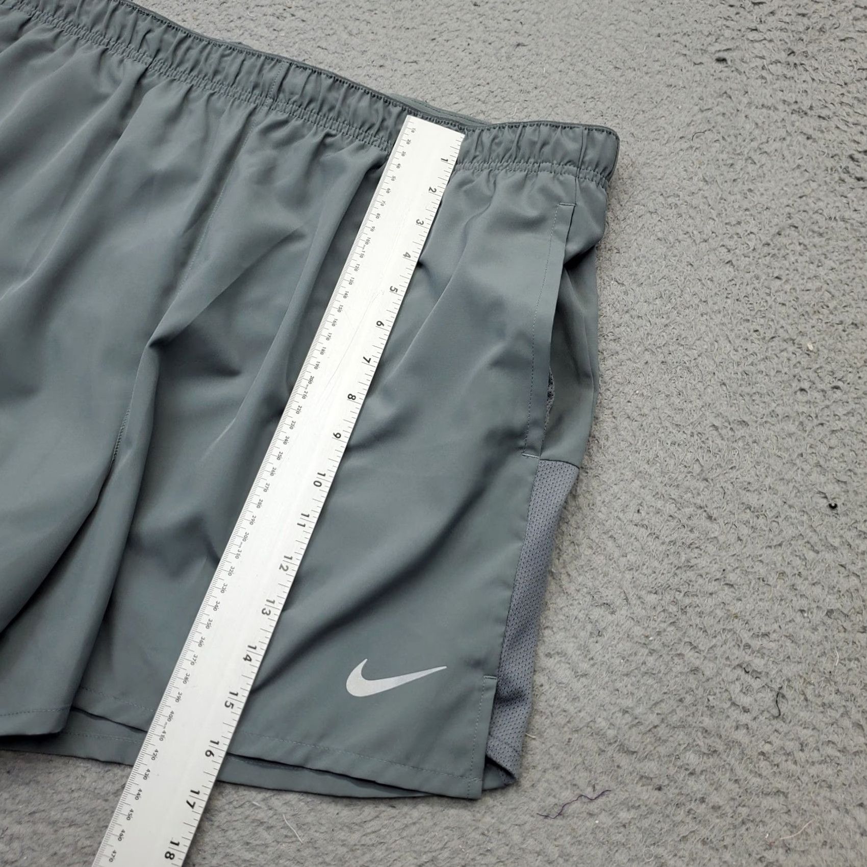Nike Nike Dri-FIT Challenger Shorts Mens XXL Gray Slit Size US 39 - 3 Thumbnail