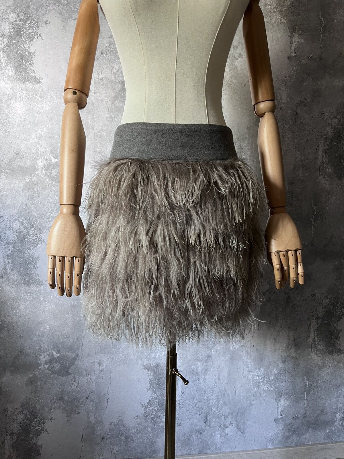 Brunello Cucinelli Brunello Cucinelli ostrich feather mini skirt grey Size 32" / US 10 / IT 46 - 1 Thumbnail