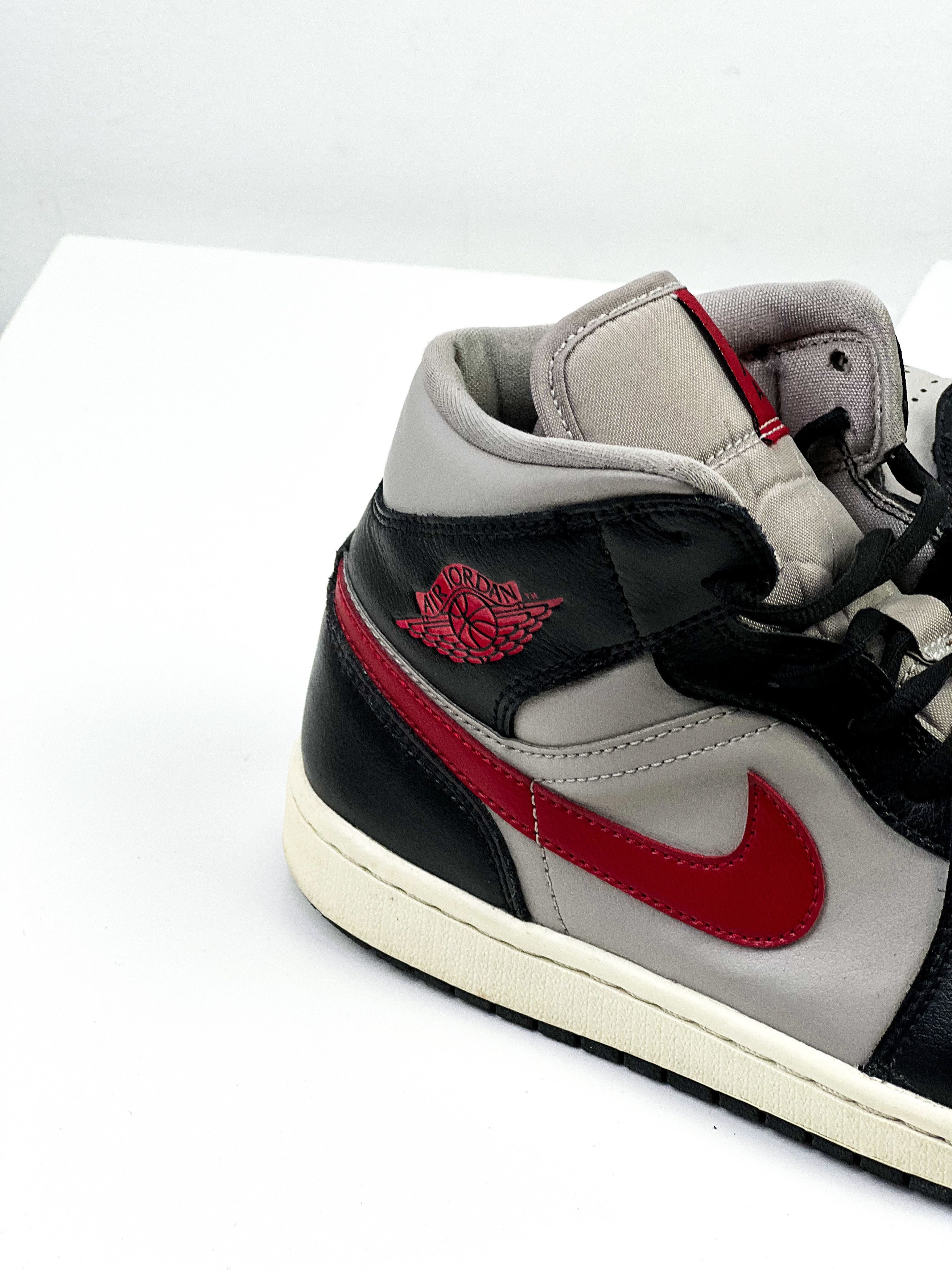 Jordan Brand × Nike Air Jordan 1 Mid Size US 9 / EU 42 - 3 Thumbnail
