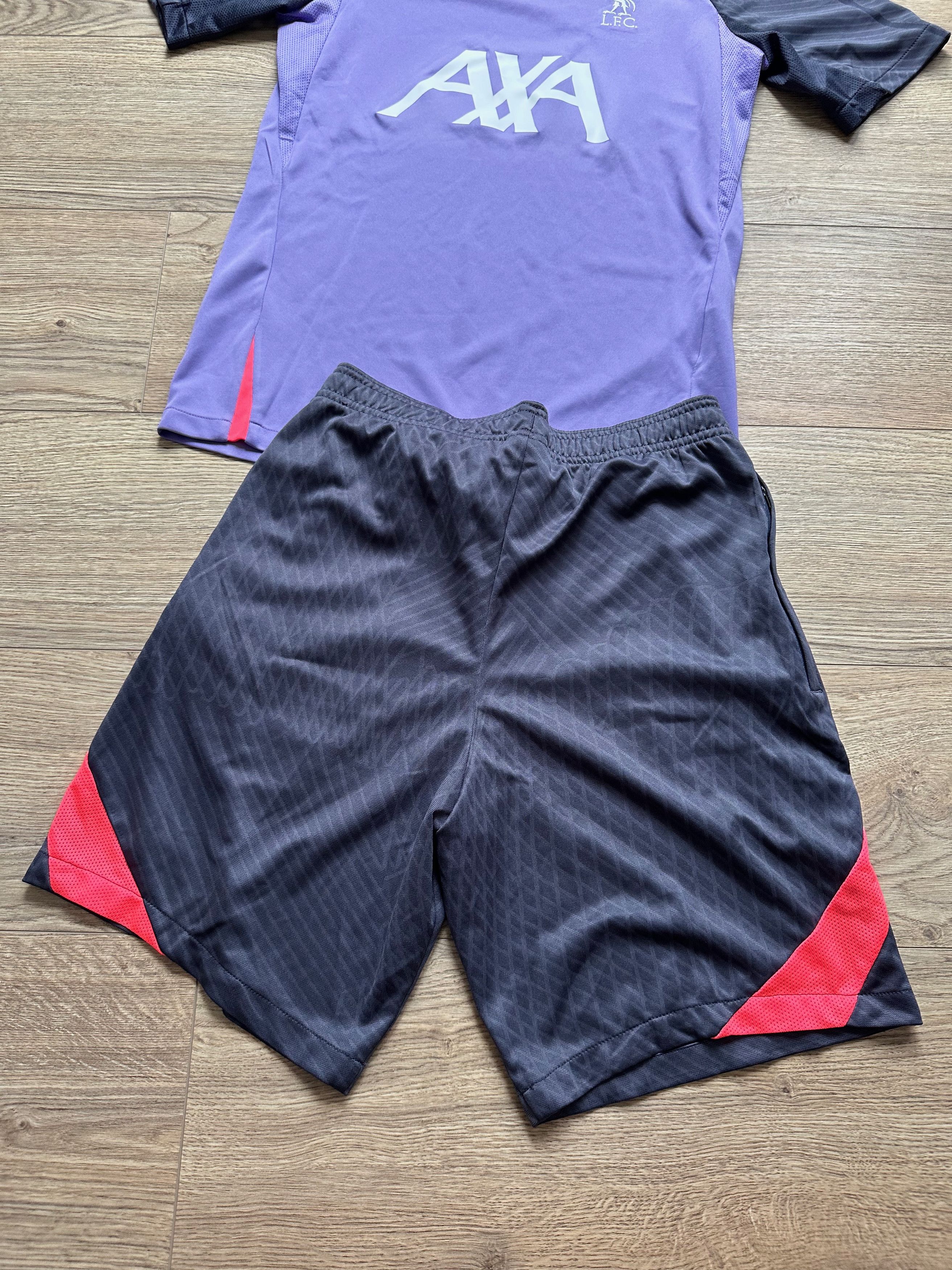 Nike 2023 / 2024 Nike Liverpool Strike Trainings set S-XS fit Size US XS / EU 42 / 0 - 7 Thumbnail
