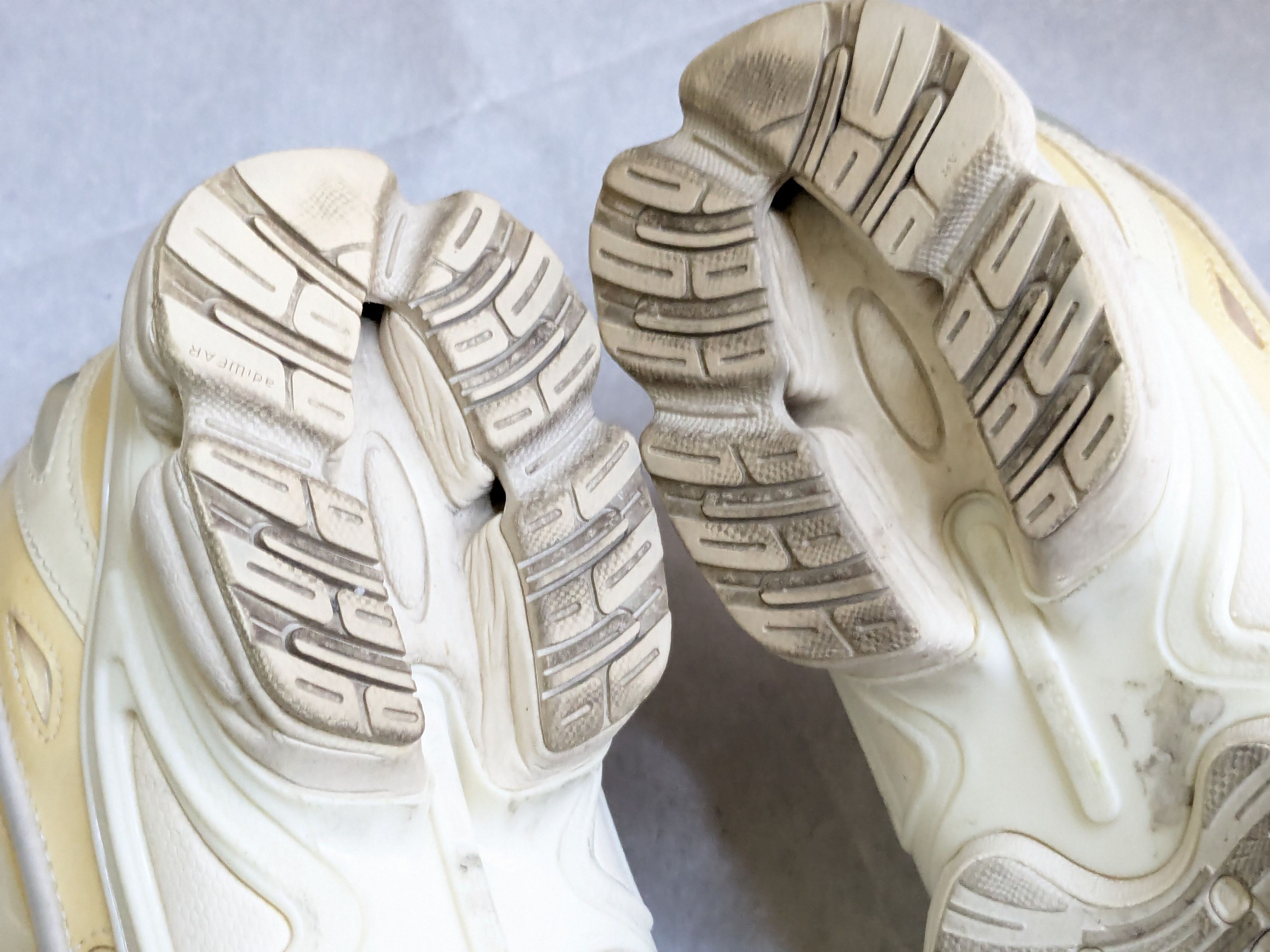 Adidas × Raf Simons Adidas x raf simons ozweego bunny cream 9 Size US 9 / EU 42 - 16 Thumbnail
