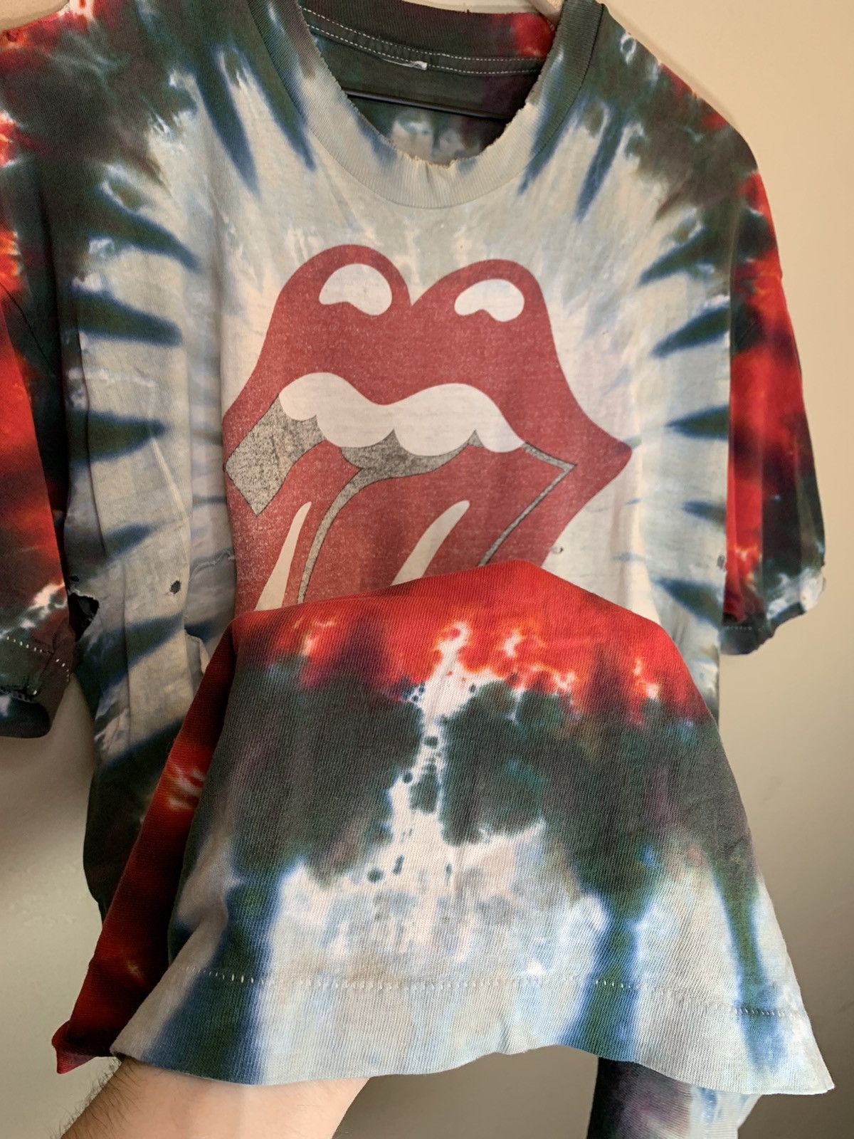 Band Tees *RARE* Vintage 1994 Rolling Stones Thrashed Tie-Dye T-Shirt Size US XL / EU 56 / 4 - 5 Thumbnail
