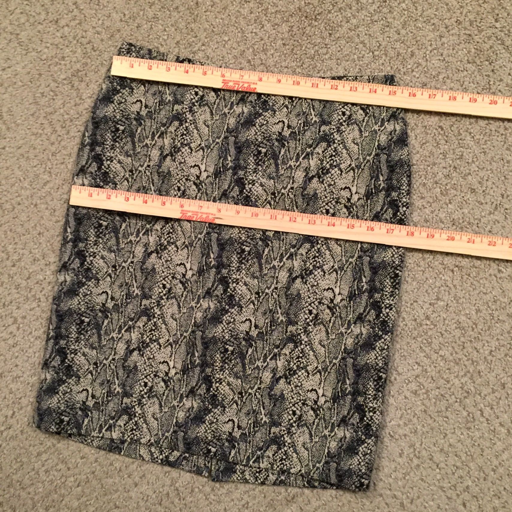 Talbots Talbots Skirt Petites Pencil 6P Beige Gray Animal Print Knee Length Lined Wool? Cotton Blend? Size 28" / US 6 / IT 42 - 2 Thumbnail