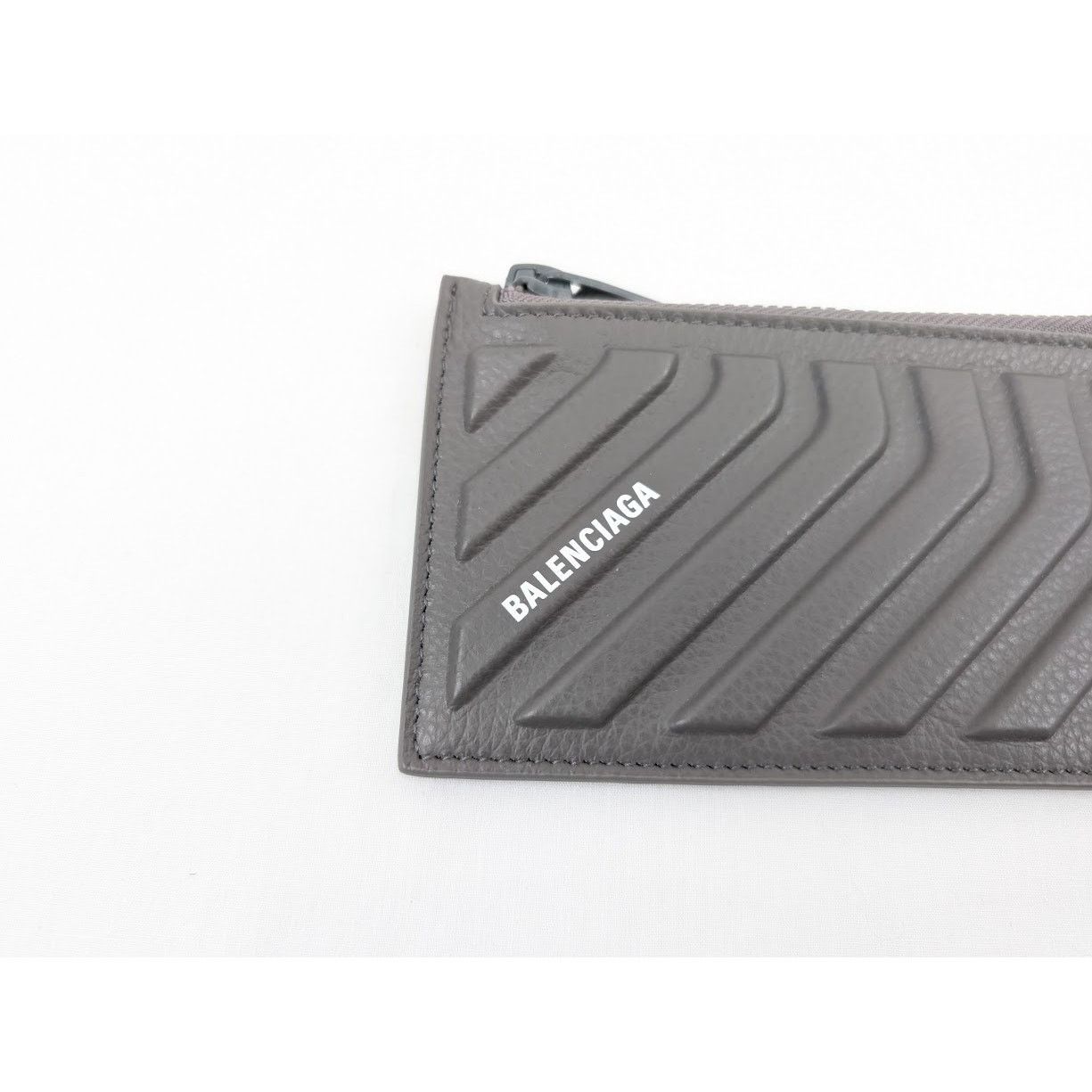 Balenciaga o1rshd1 Size: OS / Chevron Zip Wallet in Gray Size ONE SIZE - 4 Thumbnail