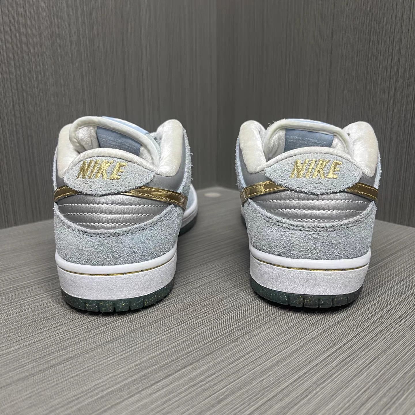 Nike Nike Dunk SB Pro "Holiday Special" (Frozen) Skate Shoes K15 Size US 7 / EU 40 - 3 Thumbnail
