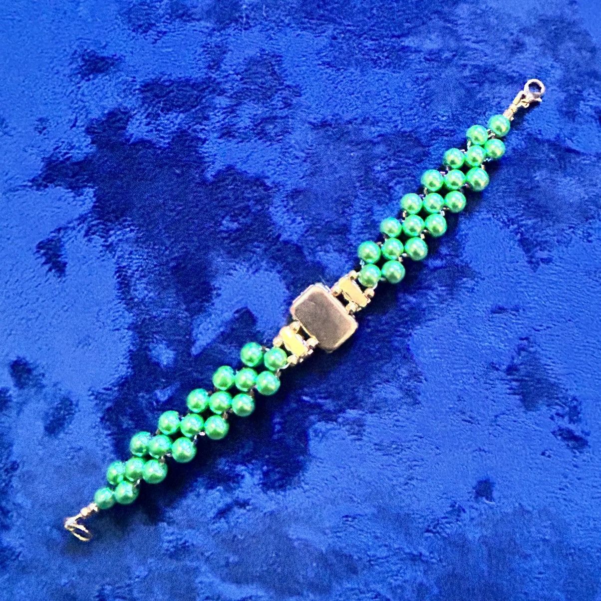 Handmade Handcrafted bright green Czech glass pearl bracelet Size ONE SIZE - 8 Thumbnail
