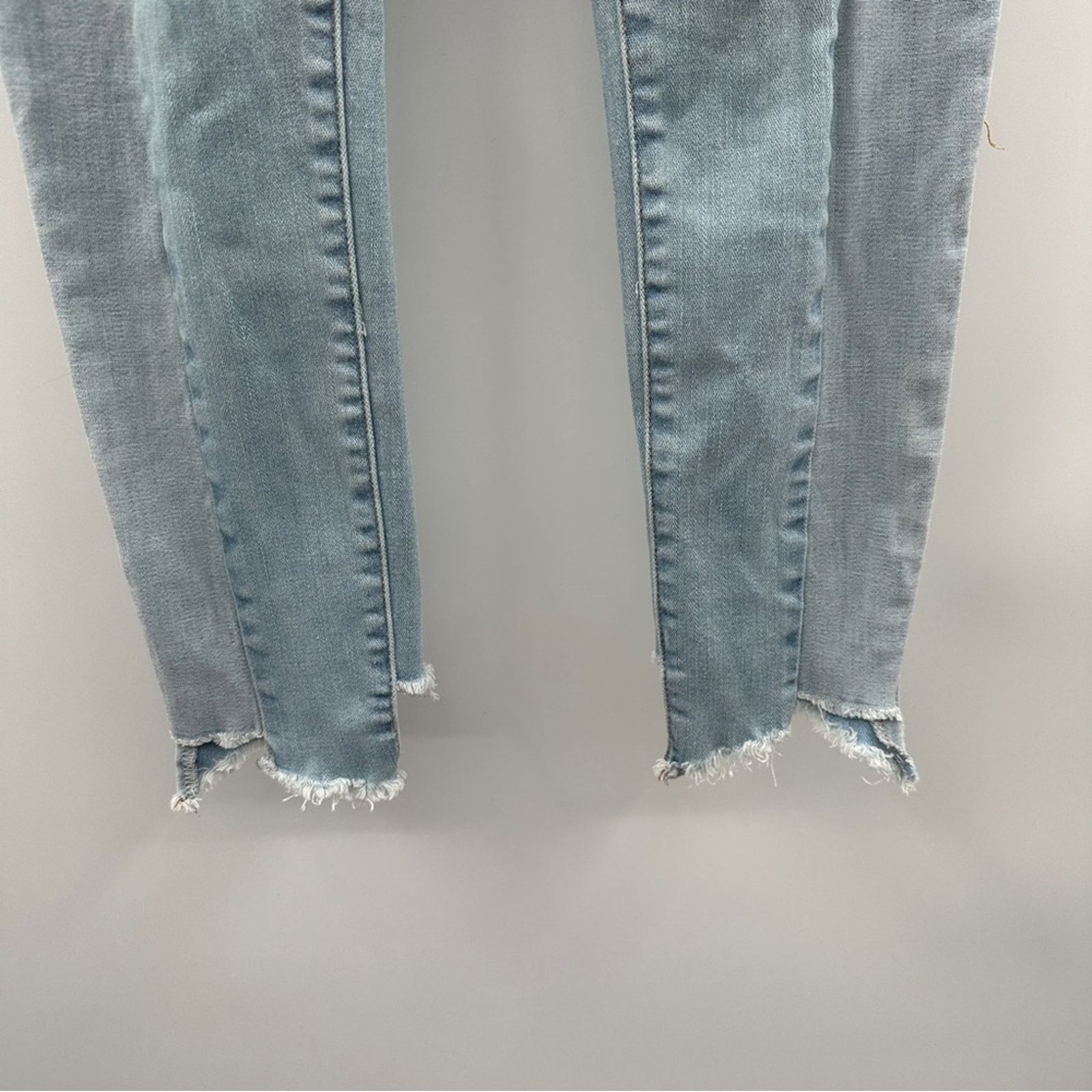 American Eagle Outfitters American Eagle Light Wash Mid Rise Cropped Jegging Jean Sz 4 Size 26" / US 2 / IT 38 - 3 Thumbnail