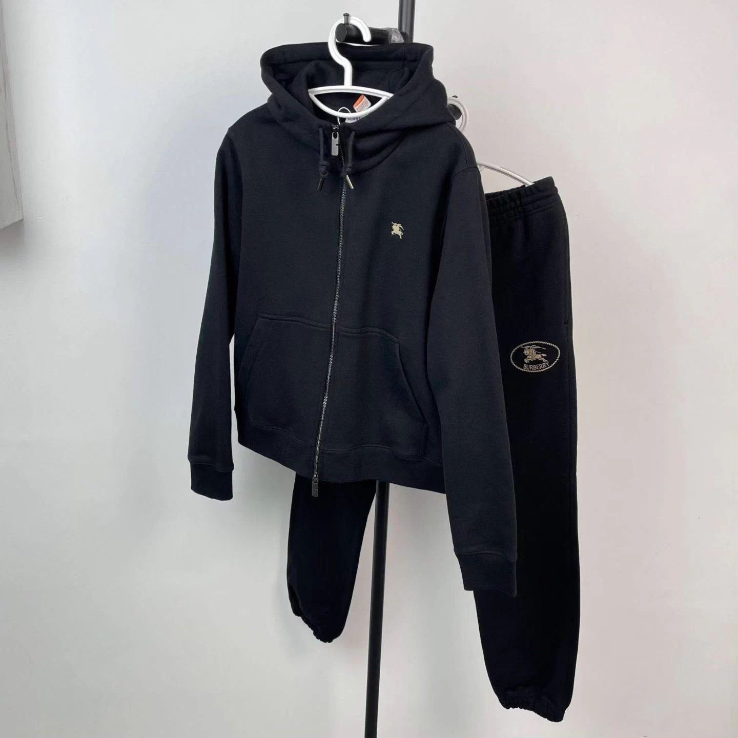 Burberry Burberry Black Horseferry Hoodie & Pants Set L/S Size L / US 10 / IT 46 - 1 Thumbnail