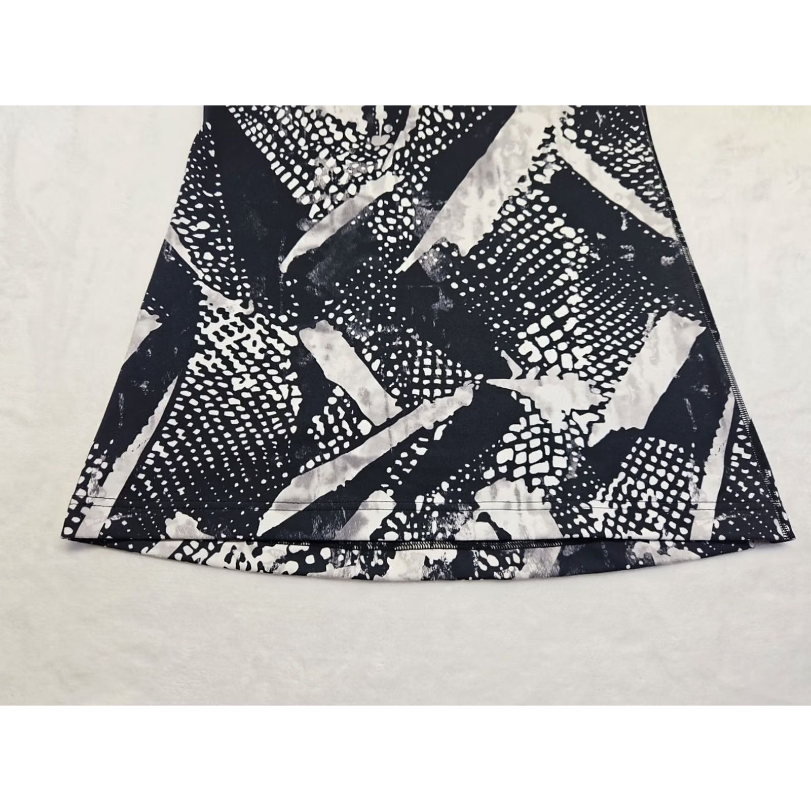 Lululemon Lululemon Womens Racerback Tank Top Black White Abstract Print Yoga Workout Med Size M / US 6-8 / IT 42-44 - 7 Thumbnail