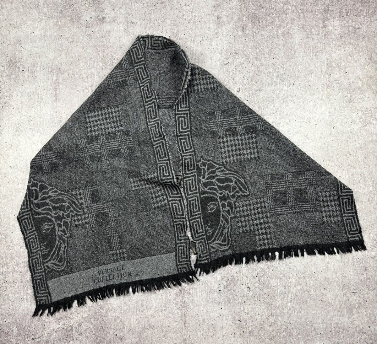 Versace Versace Big Logo Luxury scarf Size ONE SIZE - 1 Thumbnail