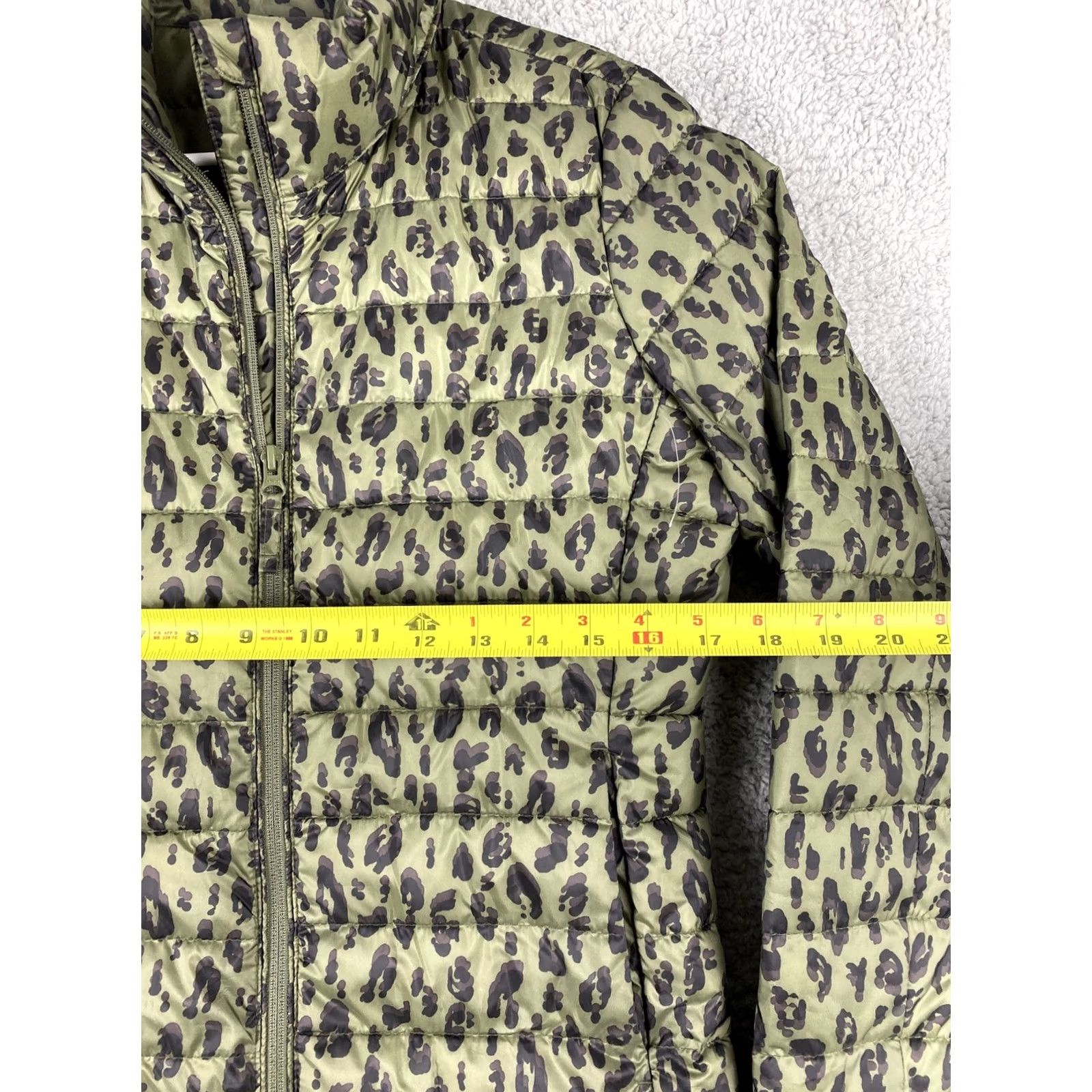 Old Navy VINTAGE Old Navy Puffer Jacket Women’s S Green Camouflage Tiger Lightweight 32-24 Size S / US 4 / IT 40 - 6 Thumbnail