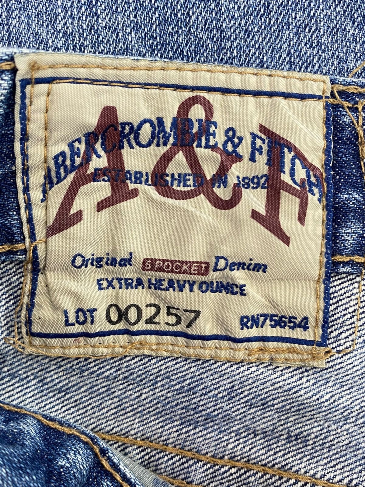 Abercrombie & Fitch Abercrombie & Fitch Faded Blue Wash Style Distressed Jeans Size US 34 / EU 50 - 9 Thumbnail