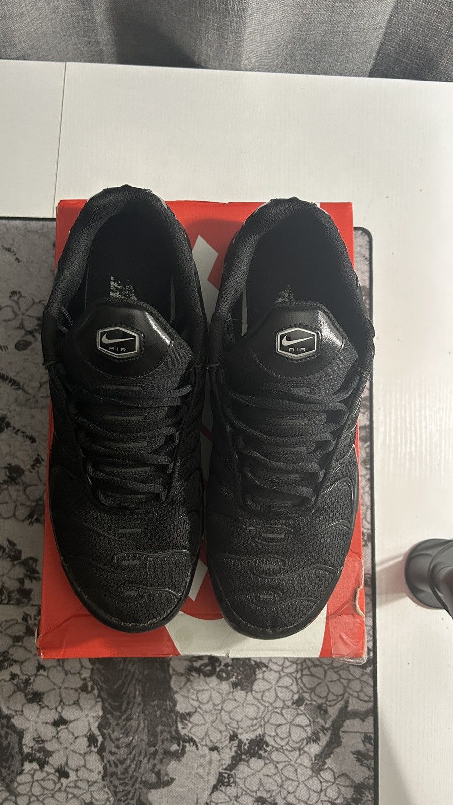 Nike Nike Air Max Plus Triple Black Size US 10 / EU 43 - 2 Thumbnail