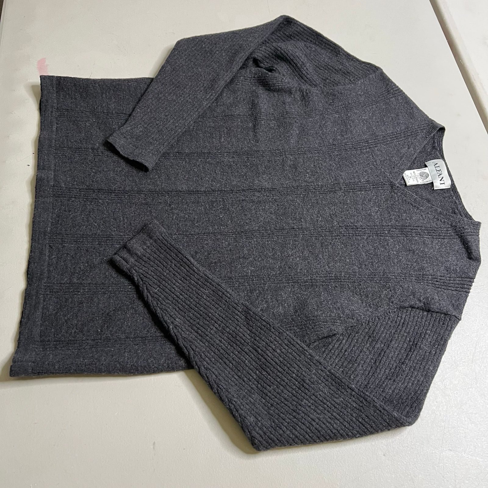 Alfani Alfani Sweater Womens M Gray Merino Wool Mark Ribbed V-neck Size US M / EU 48-50 / 2 - 3 Thumbnail