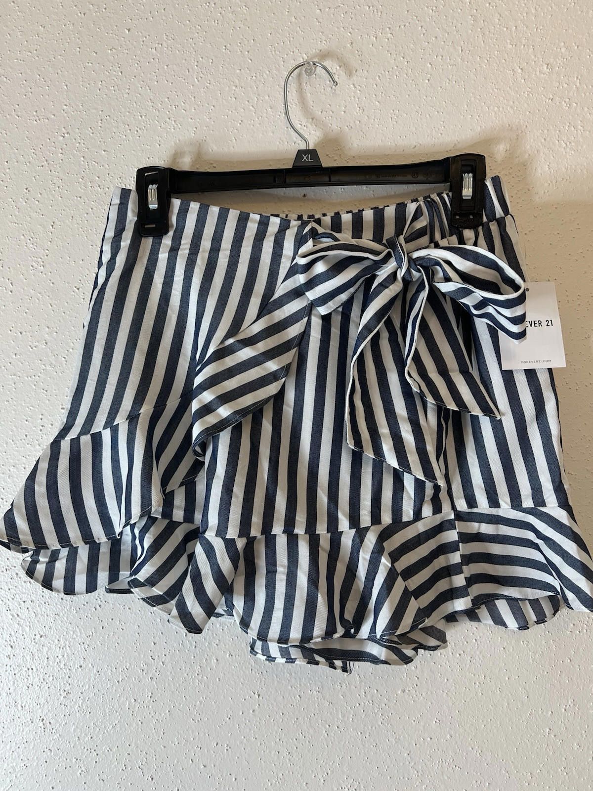 Forever 21 Forever 21 Stripped Ruffle Skirt Sz M Size 32" / US 10 / IT 46 - 1 Thumbnail
