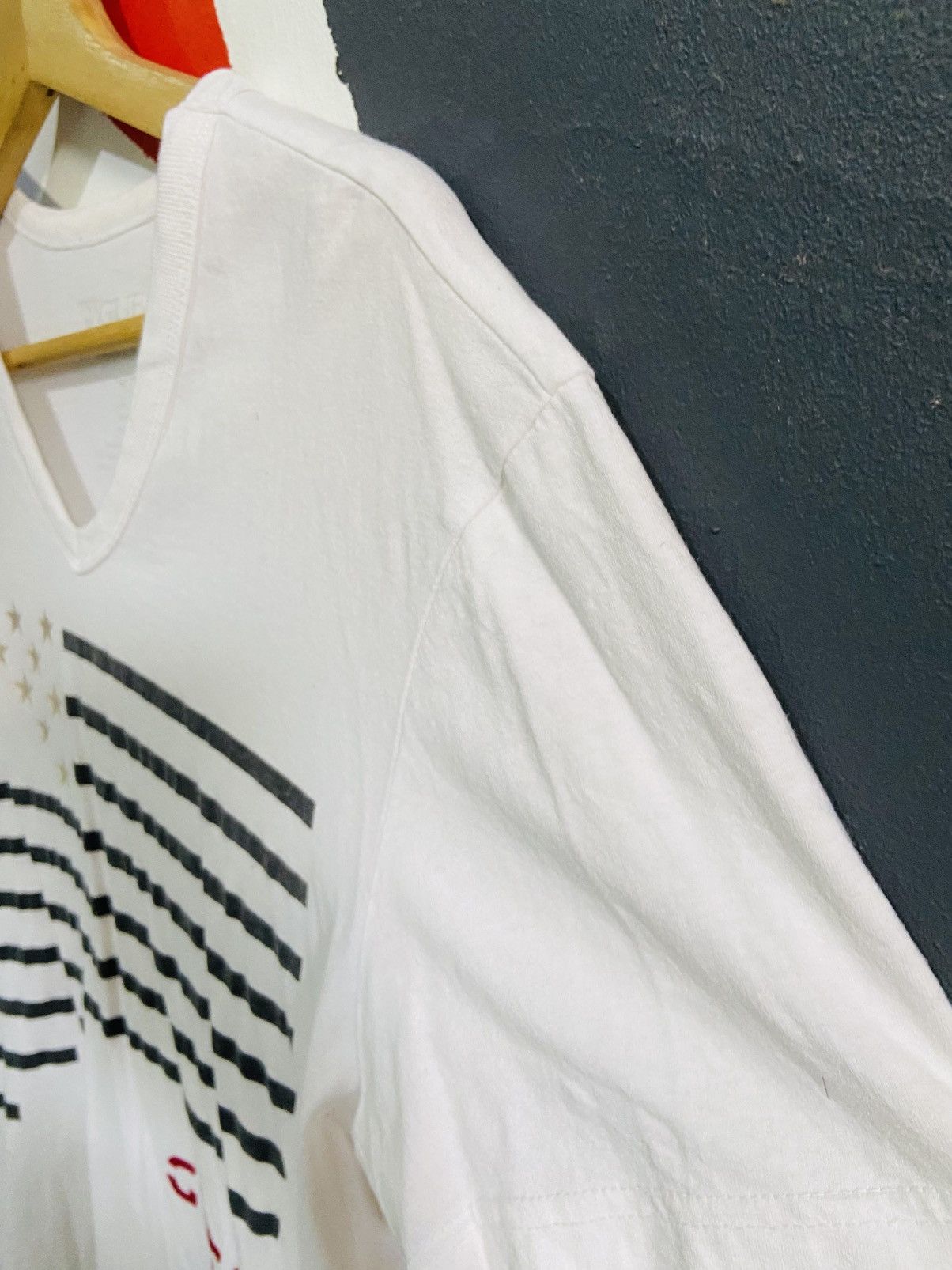 Guess Guess V Neck Tee Size US M / EU 48-50 / 2 - 3 Thumbnail