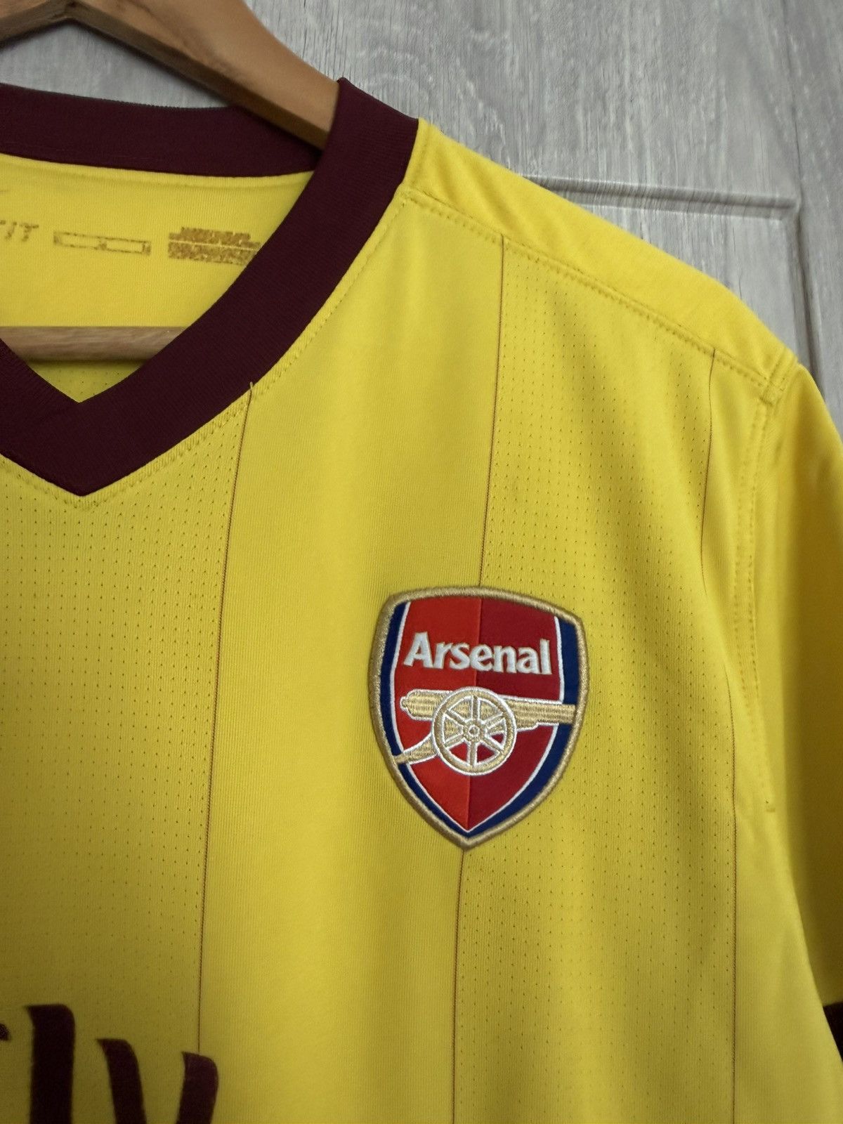 Nike Rare Nike Fly Emirates Arsenal Dri-Fit Jersey Soccer Men's Size US L / EU 52-54 / 3 - 5 Thumbnail