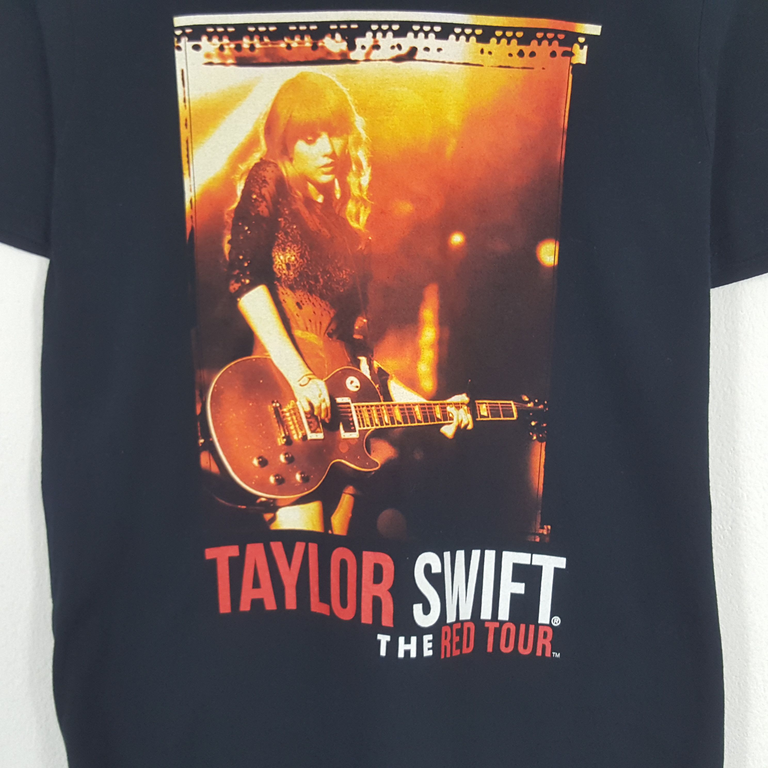 Band Tees × Vintage Vintage Taylor Swift Red Tour Tshirt Size US S / EU 44-46 / 1 - 2 Thumbnail
