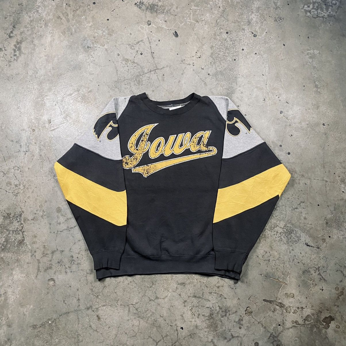 Vintage Grail y2k Galt Sand IOWA Hawkeyes Distressed Crewneck Size US L / EU 52-54 / 3 - 1 Thumbnail