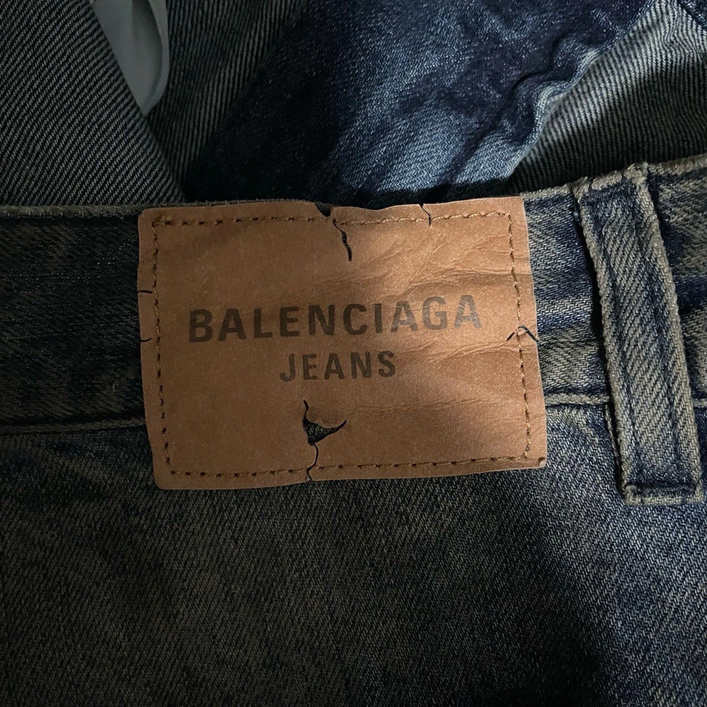 Balenciaga Balenciaga 26 Distressed Embroidery Denim Pants Size US 26 / EU 42 - 3 Thumbnail