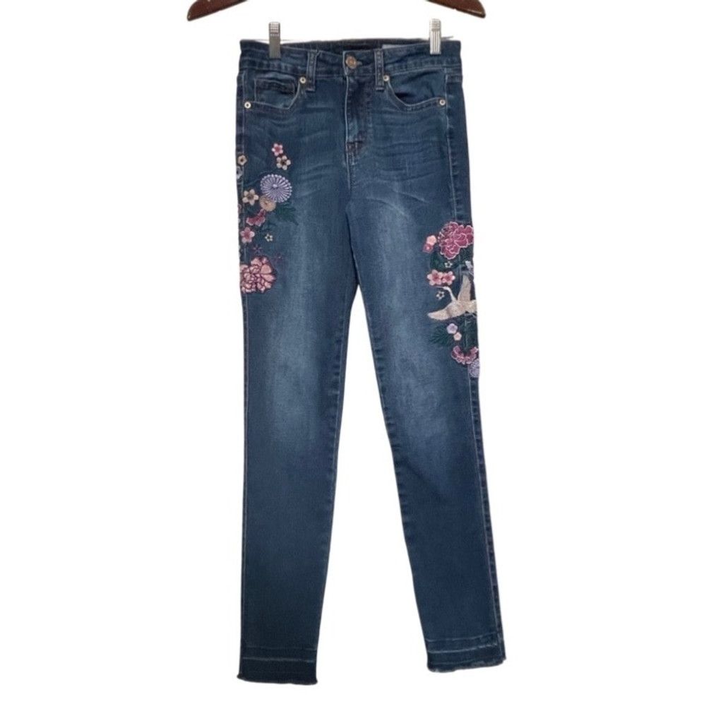 Aeropostale AEROPOSTALE Floral Embroidered Jeans Women’s Size 0. Size 25" / US 0 / IT 36 - 1 Thumbnail