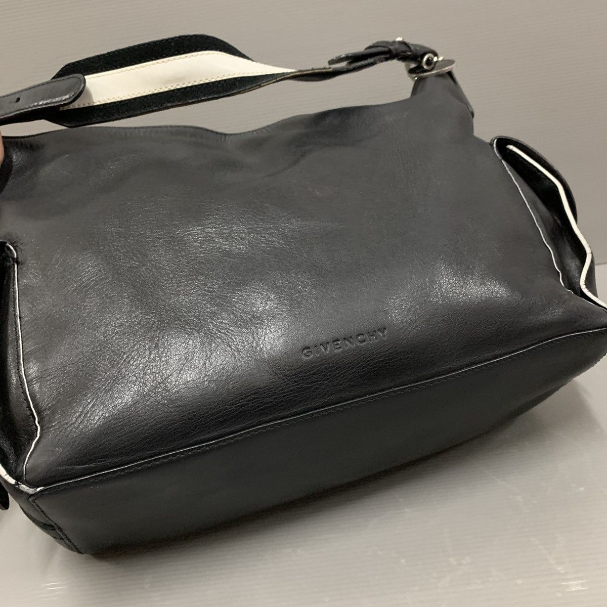 Givenchy Givenchy Leather Shoulder Bag Size ONE SIZE - 4 Thumbnail