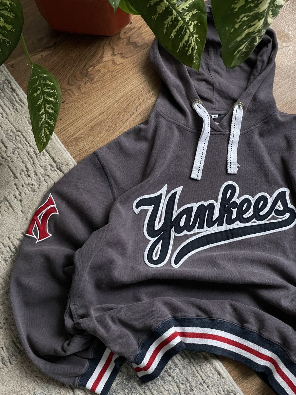 New York Yankees New York Yankees Vintage Big Logo Hoodie Size US XL / EU 56 / 4 - 2 Thumbnail
