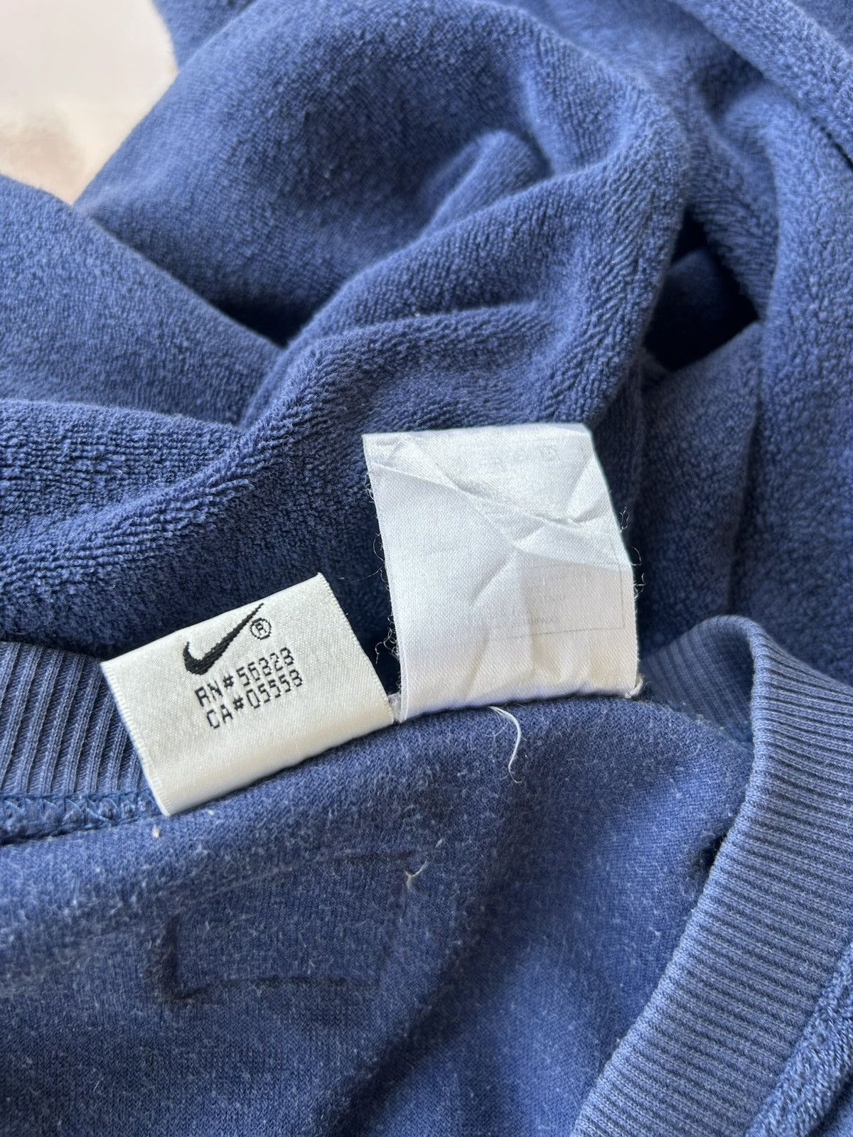 Nike Vintage 90’s Nike White Tag Center Swoosh Velvet Sweatshir Size US L / EU 52-54 / 3 - 11 Thumbnail