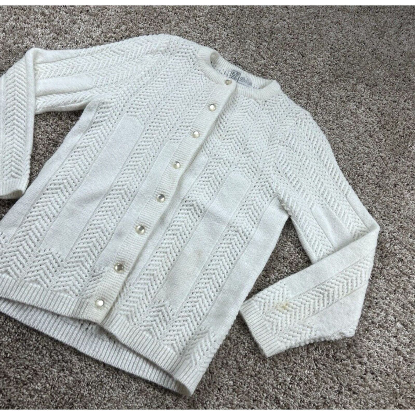 Vintage VINTAGE Billie Jo Cardigan Sweater Womens White Medium 60s Knit Button Up long sleeve Secretary/Geek 1960s Mens? Girls? Size M / US 6-8 / IT 42-44 - 2 Thumbnail