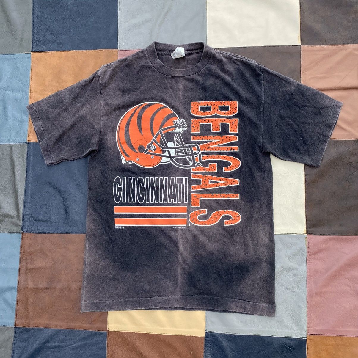Vintage Vintage 90s Cincinnati Bengals Logo Faded T Shirt Size US L / EU 52-54 / 3 - 1 Thumbnail