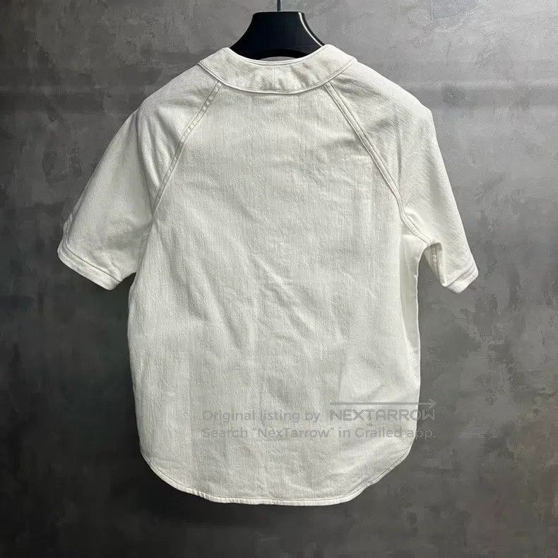Louis Vuitton Louis Vuitton White Solid Embossed Single Breasted Short S Size US XS / EU 42 / 0 - 5 Thumbnail