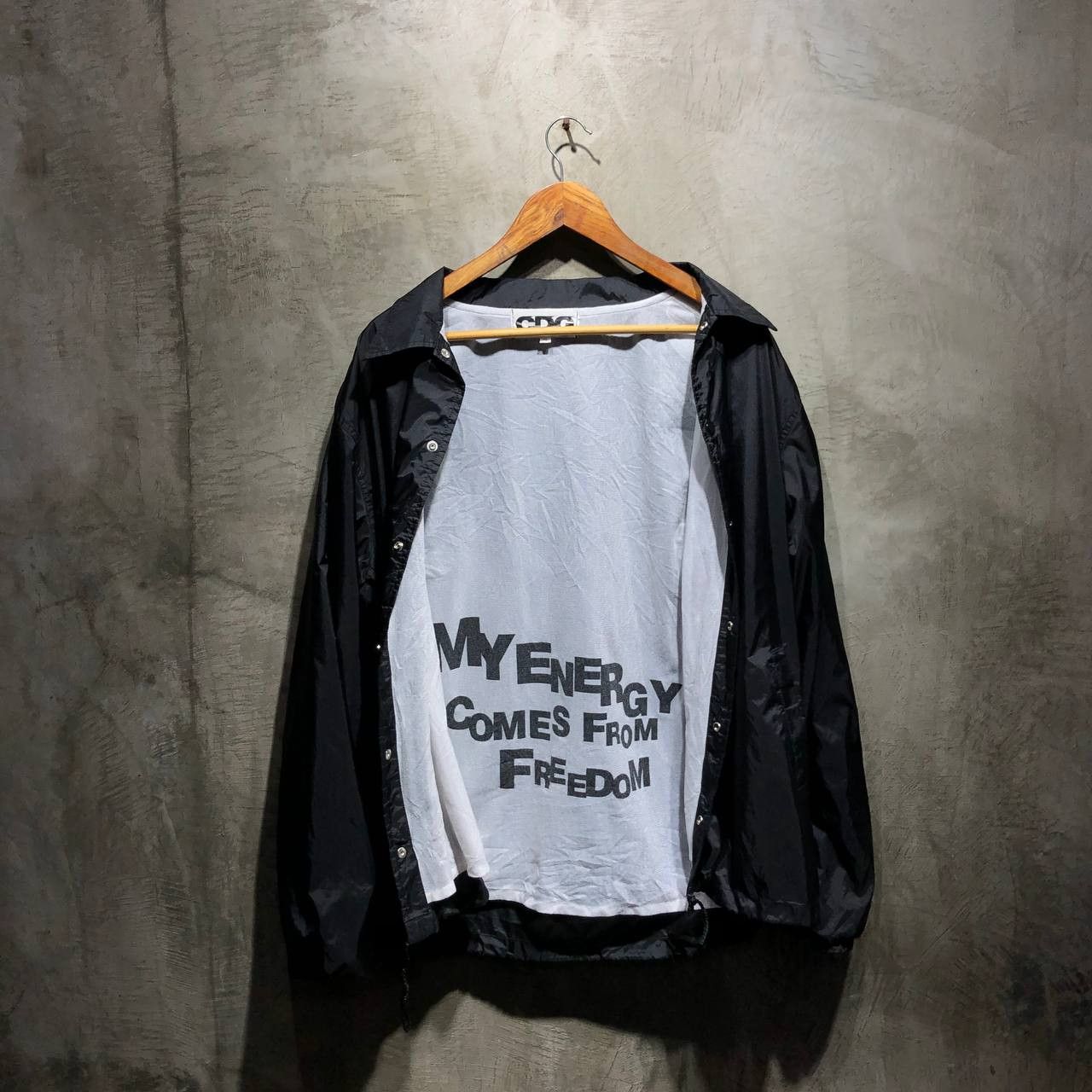 CDG by Comme des Garcons CDG CDG CDG “My Energy Comes from Freedom” Coach Jacket Size US XL / EU 56 / 4 - 7 Thumbnail