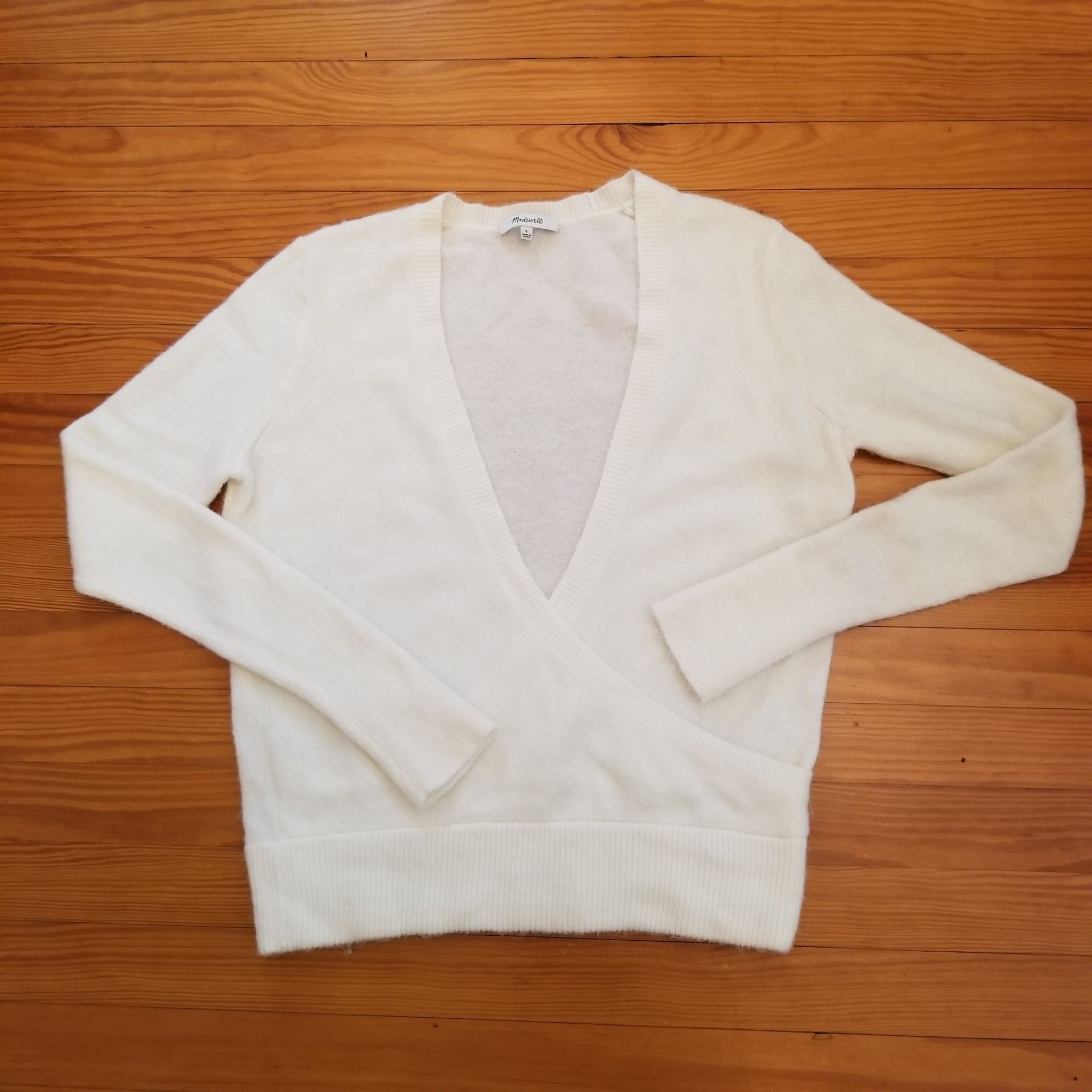 Madewell Madewell S White Plunging V Neckline Sweater Soft Cozy Layer Size S / US 4 / IT 40 - 2 Thumbnail