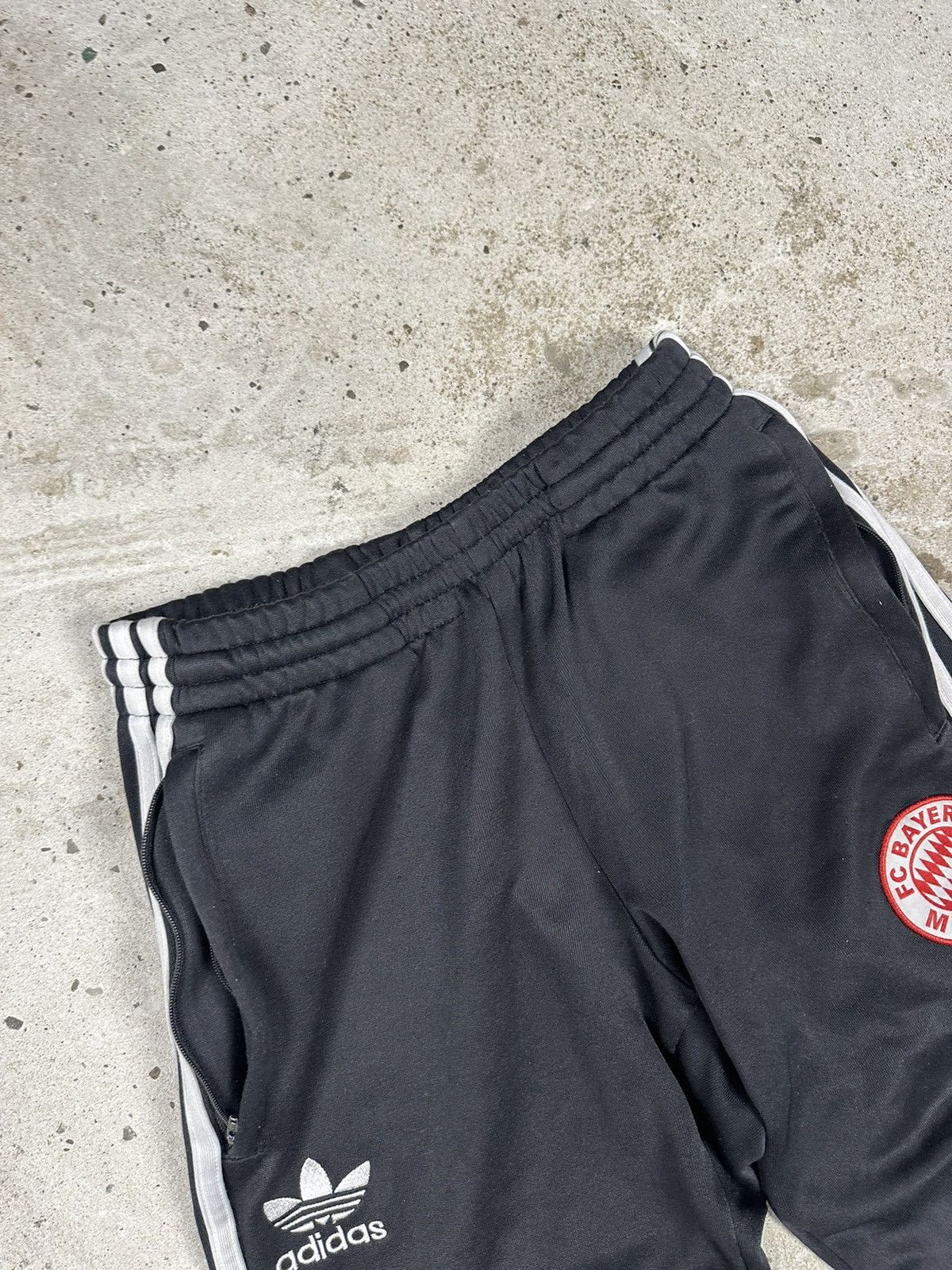 Adidas × Vintage Adidas x Bayern Munich Black Track Pants Vintage Y2K Size US 30 / EU 46 - 10 Thumbnail