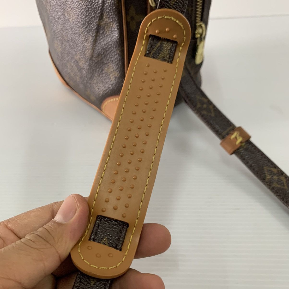 Louis Vuitton Louis Vuitton Amazon Monogram Slingbag Size ONE SIZE - 14 Thumbnail