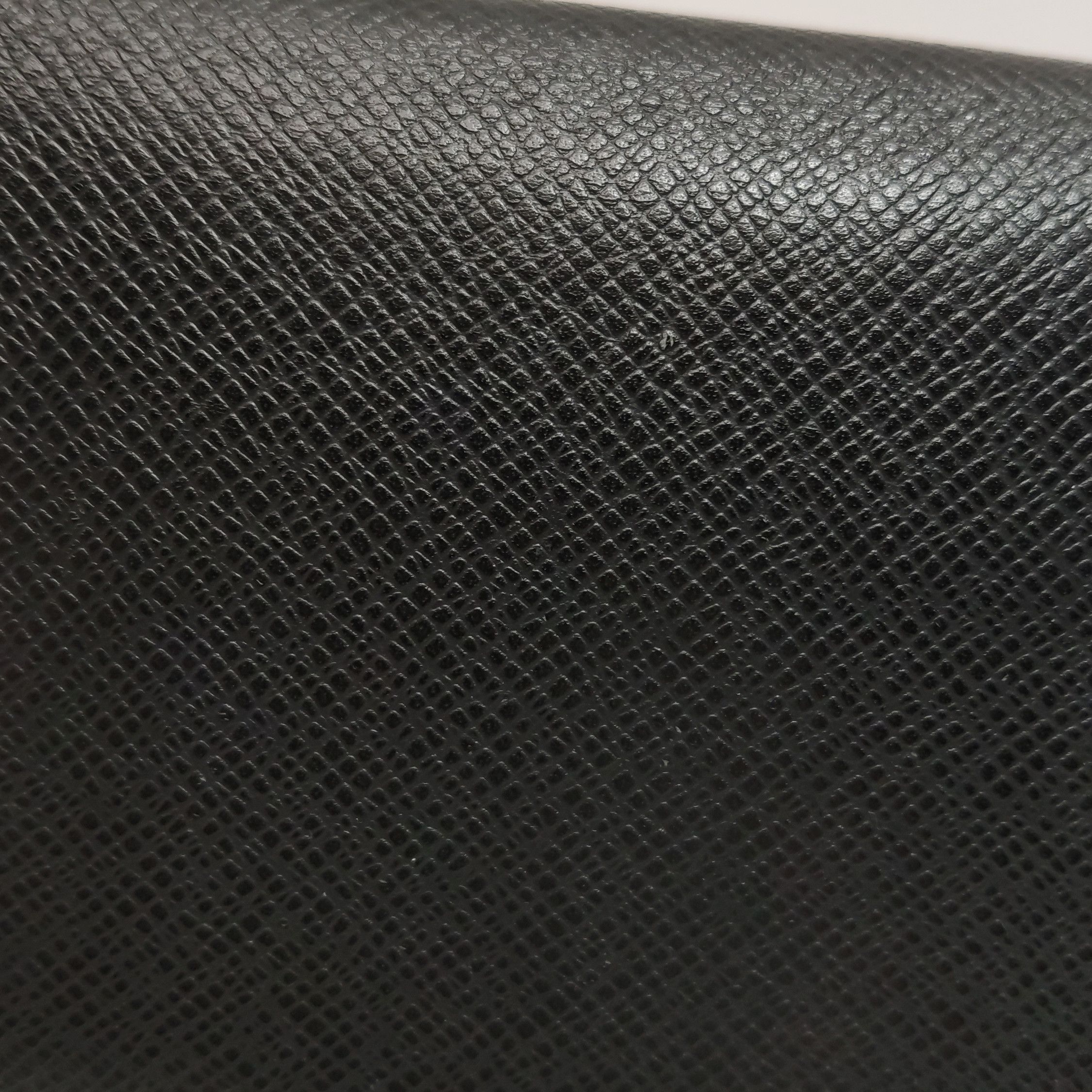 Louis Vuitton Louis Vuitton (LV) Brazza leather solid color bi-fold walle Size ONE SIZE - 7 Thumbnail