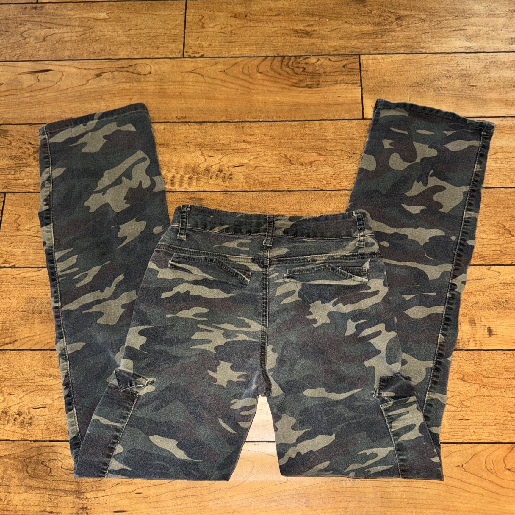 Vintage VIP Jeans Women’s Camo Cargo 24x32 Measured Size 42" / US 20 - 5 Thumbnail