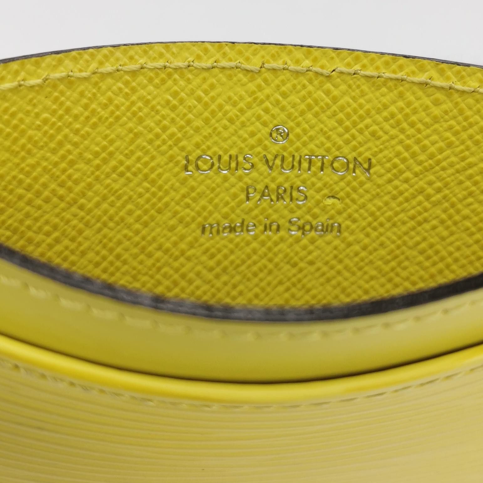 Louis Vuitton Louis Vuitton (LV) Cowhide solid color water ripple letter Size ONE SIZE - 4 Thumbnail
