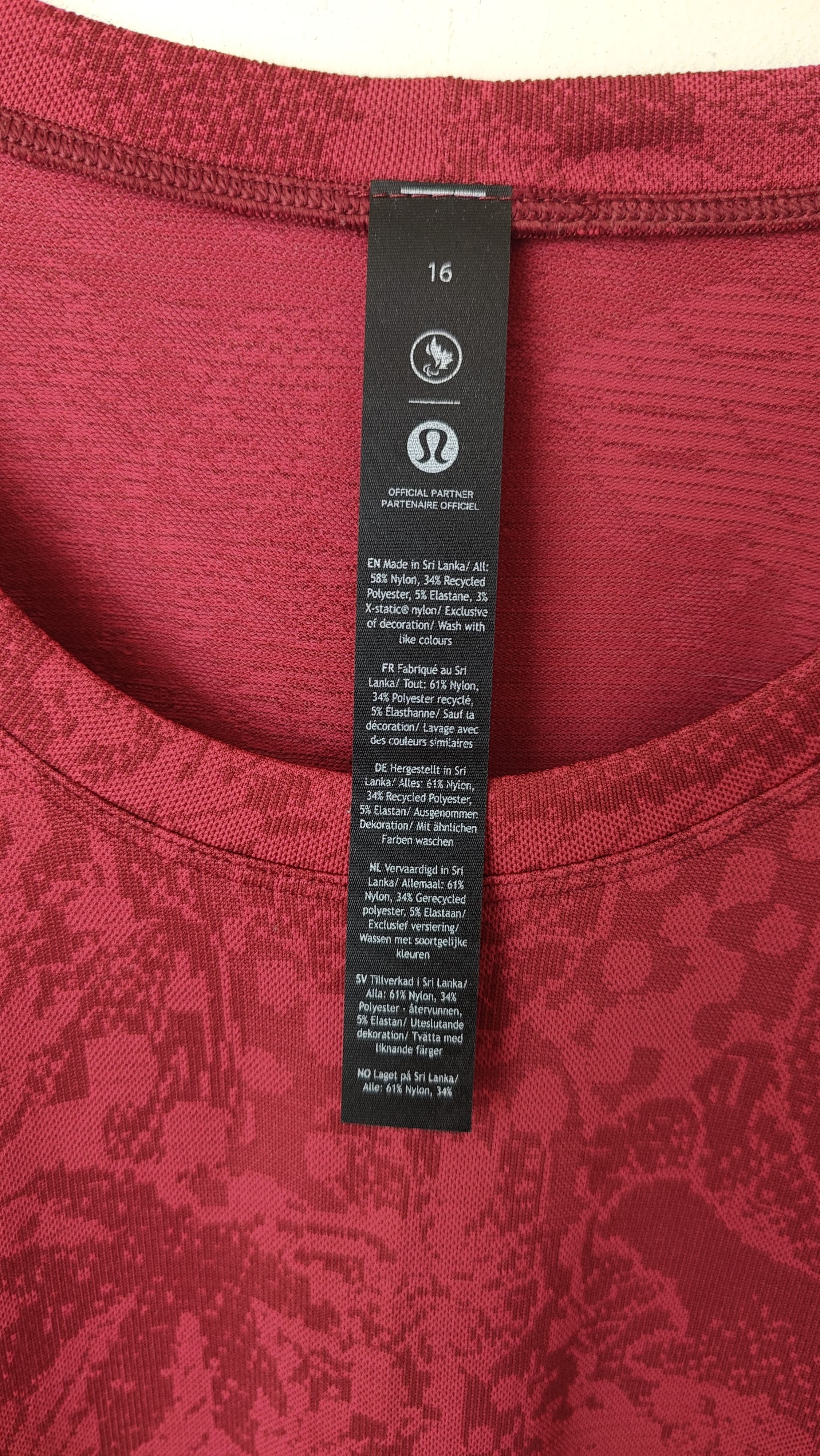 Lululemon Lululemon Team Canada Official Active Tshirt Size US L / EU 52-54 / 3 - 5 Thumbnail