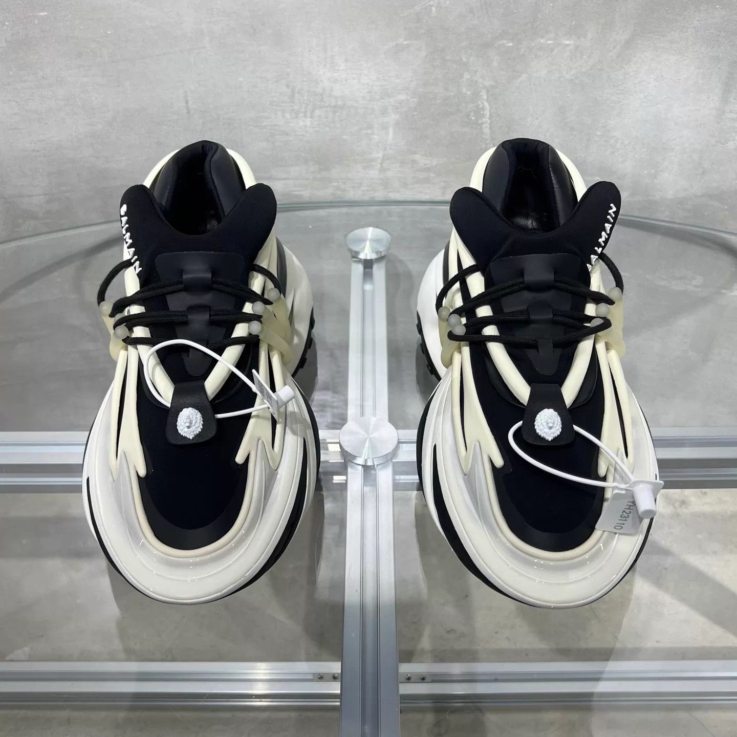 Balmain Balmain Unicorn spaceship dad shoe 42 b&w Size US 9 / EU 42 - 1 Thumbnail
