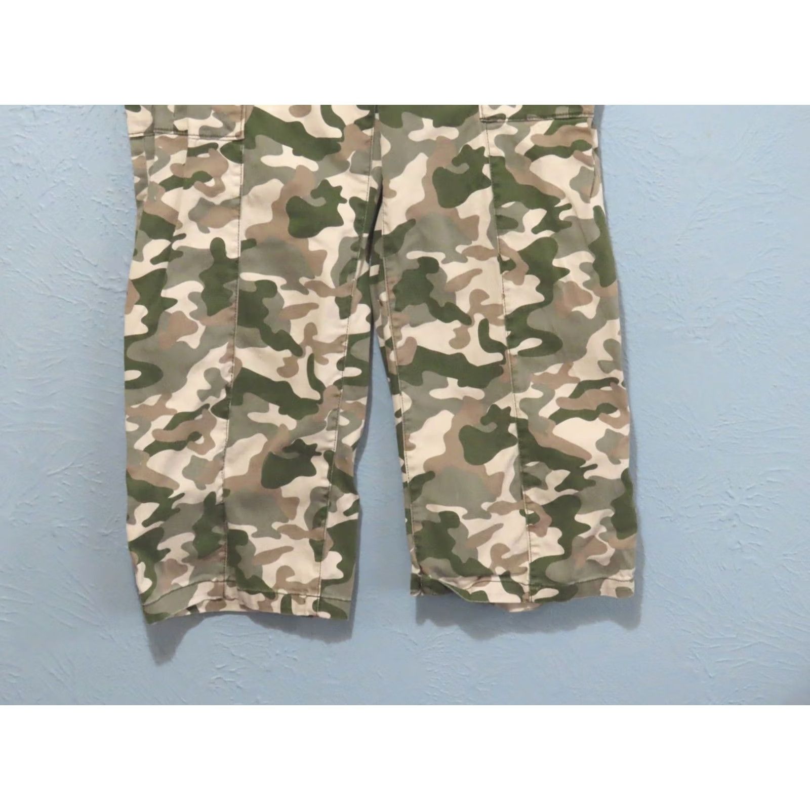 Vintage Celebrity Pink Jeans Women's 9/29 Green Camo Cargo High-Rise CJ25234AV6W Jeans Cargo Pockets Regular 30 Green Womens Size 30" / US 8 / IT 44 - 2 Thumbnail