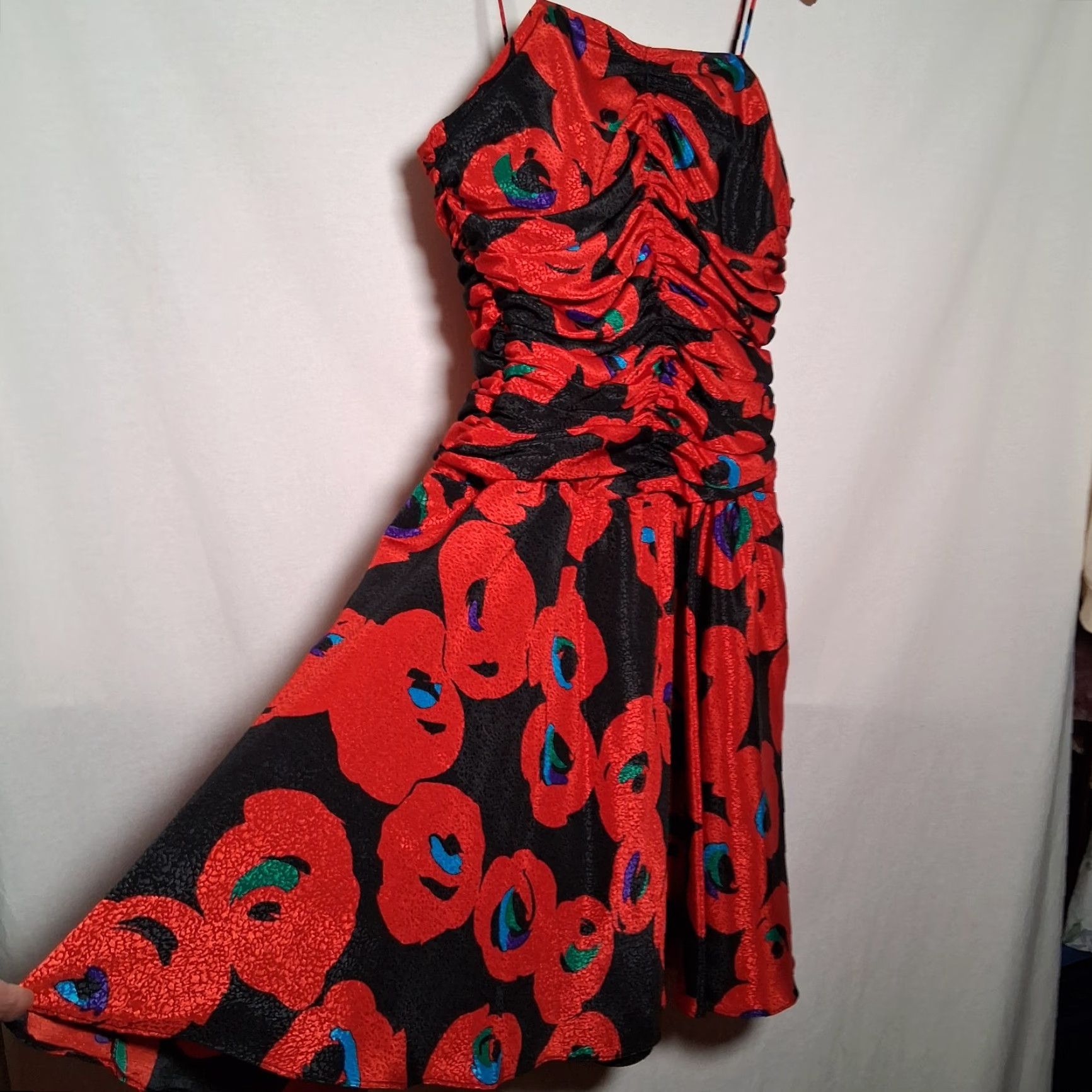 Vintage VINTAGE Apostrophe 1980s Party Dress Red Black Floral Satin Sleeveless Spaghetti Zips back Giant bow Tulle lining Dress Women's Size XL / US 12-14 / IT 48-50 - 5 Thumbnail