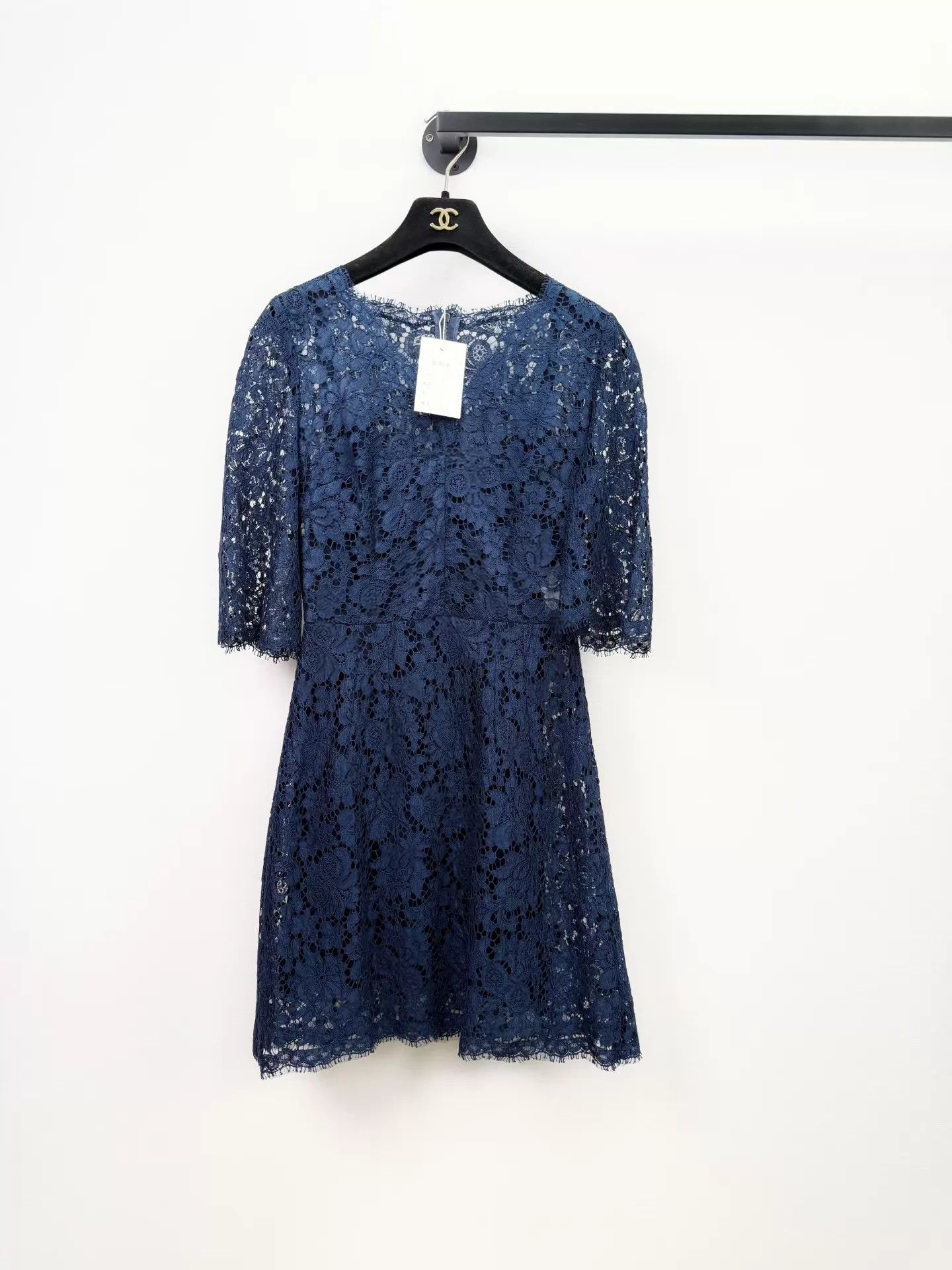 Dolce & Gabbana DG Authentic Lace Dress 36 2x Worn Near New Size XS / US 0-2 / IT 36-38 - 1 Thumbnail